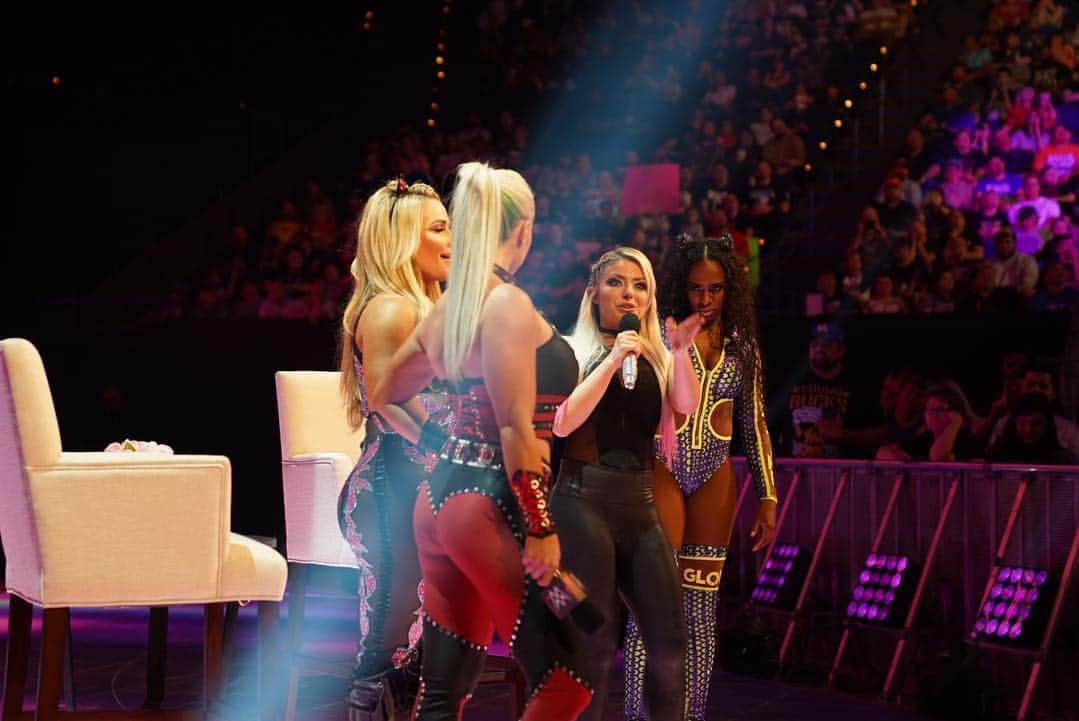 WWEさんのインスタグラム写真 - (WWEInstagram)「Another HUGE announcement on #MomentOfBliss, as @alexa_bliss_wwe_ announces @natbynature, @ashasebera_danabrooke, @trinity_fatu and...HERSELF will represent #Raw in the Women’s #MITB Match!」4月30日 10時39分 - wwe