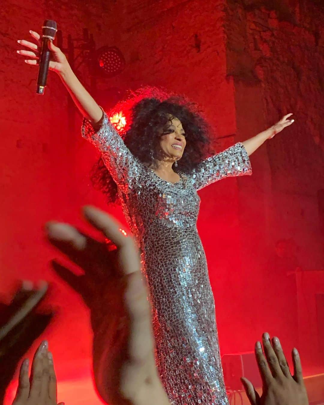 Vogue Parisさんのインスタグラム写真 - (Vogue ParisInstagram)「Diana Ross at Dior: the living legend has turned the Moroccan palace upside down tonight with a guest performance after the show. @dior @dianaross #diorcruise #dianaross」4月30日 10時32分 - voguefrance