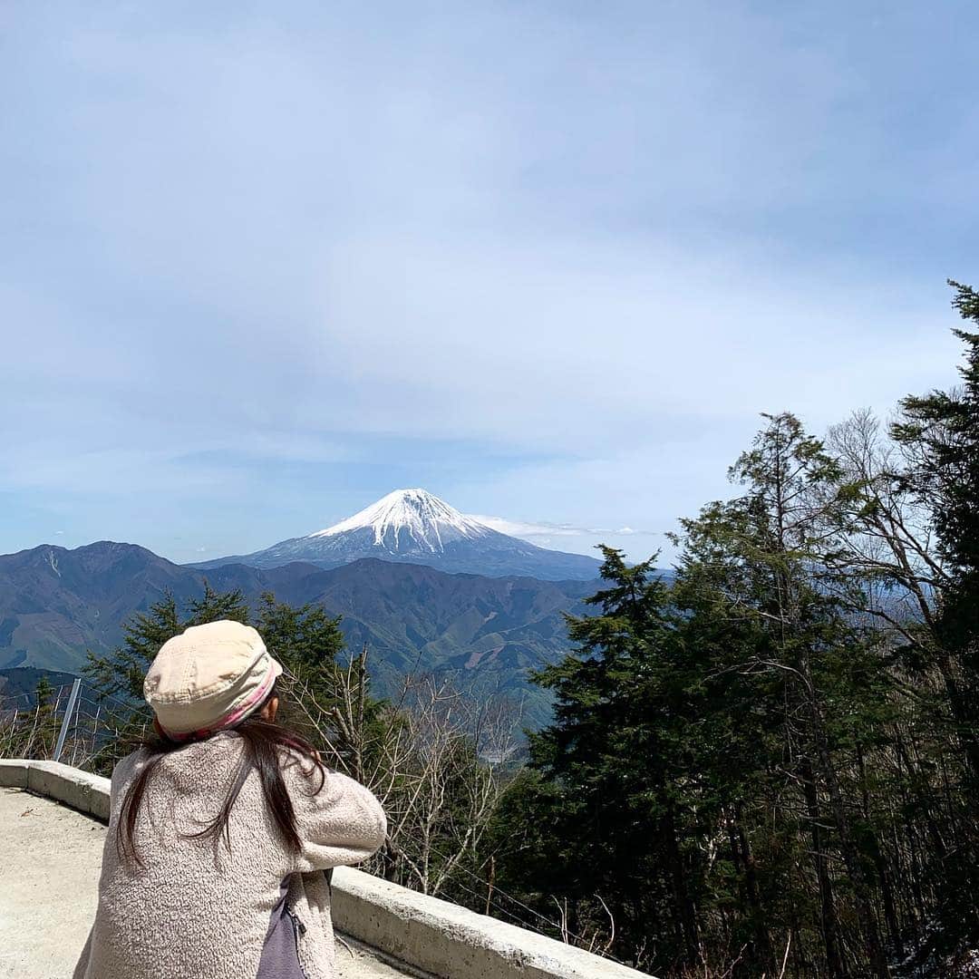 AYUMIさんのインスタグラム写真 - (AYUMIInstagram)「宿坊に到着🌈 きれいな景色をありがとう . . #AYUMIアウトドア #家族登山 #登山 #アウトドア #outdoor #富士山 #mtfuji」4月30日 10時32分 - ayumiayunco