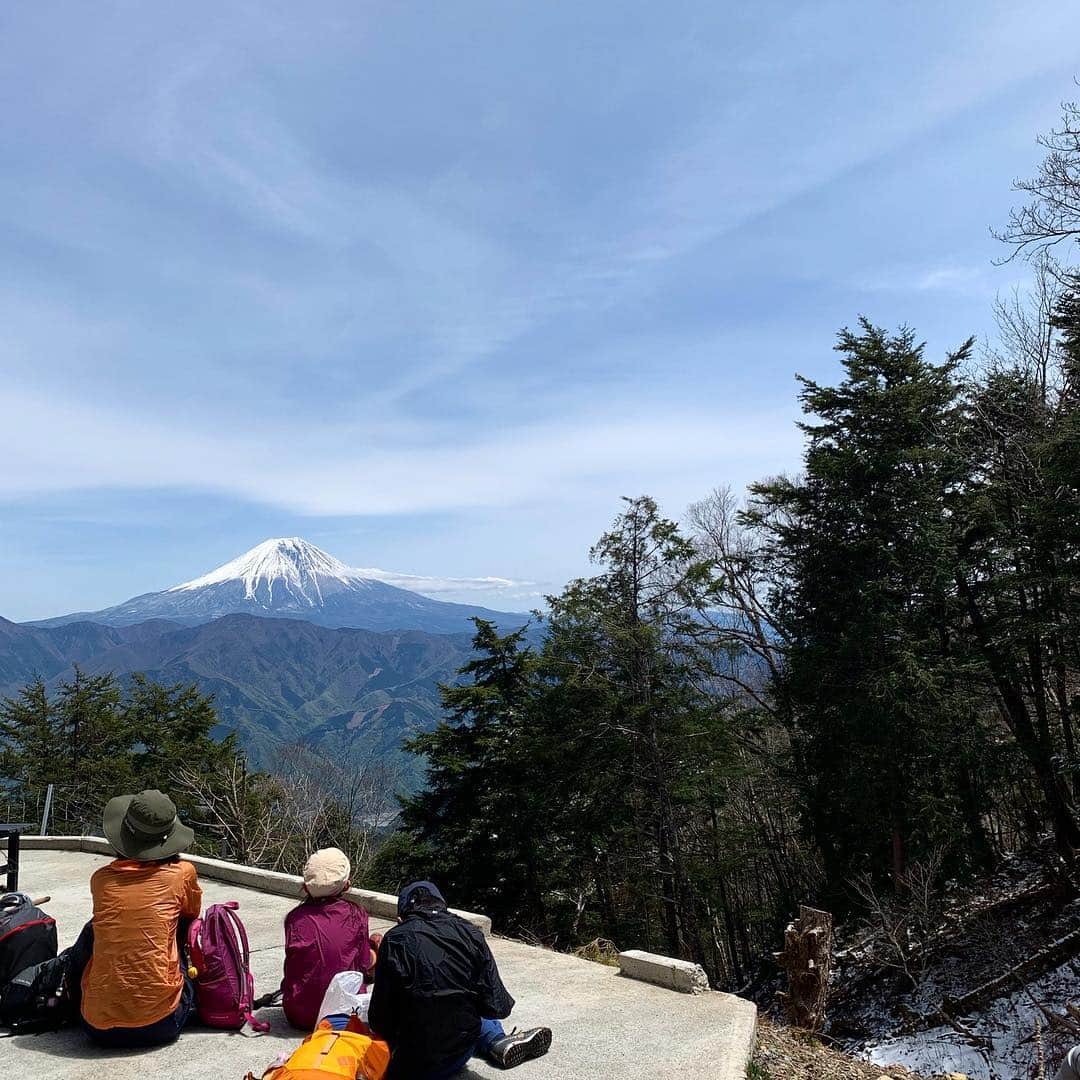 AYUMIさんのインスタグラム写真 - (AYUMIInstagram)「宿坊に到着🌈 きれいな景色をありがとう . . #AYUMIアウトドア #家族登山 #登山 #アウトドア #outdoor #富士山 #mtfuji」4月30日 10時32分 - ayumiayunco