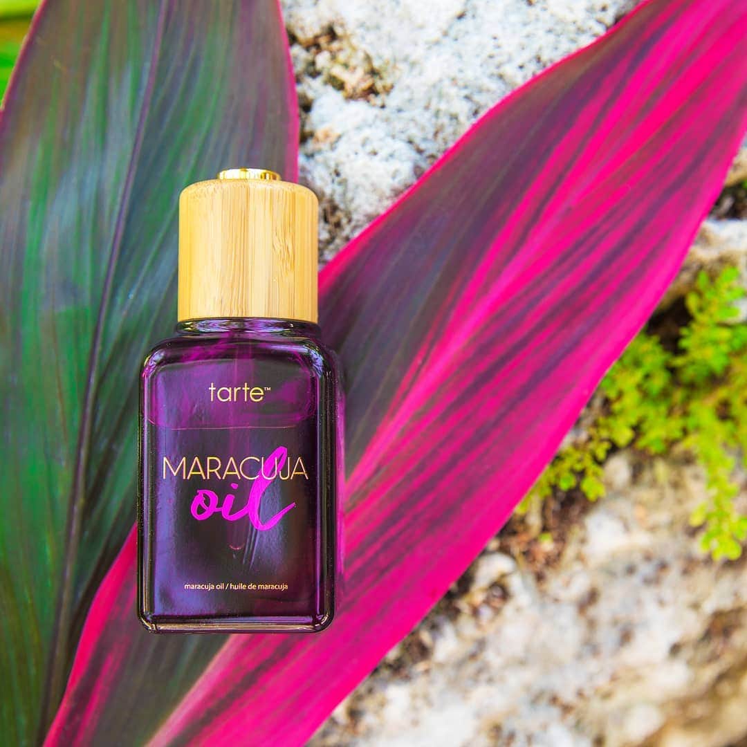 Tarte Cosmeticsさんのインスタグラム写真 - (Tarte CosmeticsInstagram)「This #vegan maracuja oil is a skincare powerhouse from #flowerpowered maracuja seeds to promote firmer, brighter & smoother looking skin 🙌🌿 PLUS, it's naturally packed with vitamin C & essential fatty acids to help boost radiance while balancing & nourishing the skin ✨ @sephora #crueltyfree #rethinknatural #tarteskin #morethanmaracuja」4月30日 10時34分 - tartecosmetics