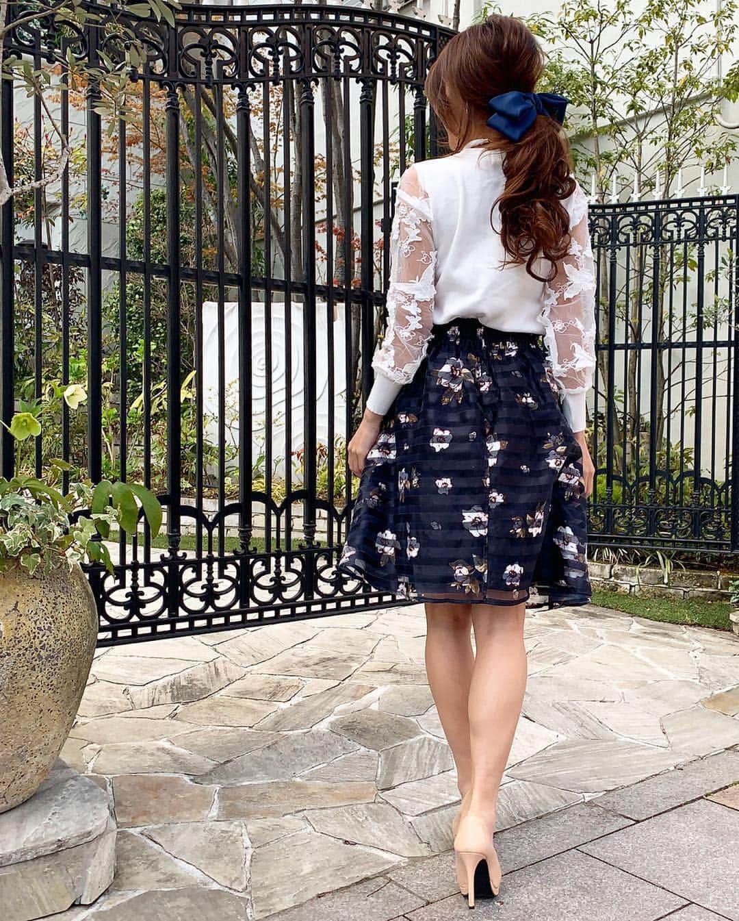 Yumiko Obaさんのインスタグラム写真 - (Yumiko ObaInstagram)「平成最後の日💟 少し早めの母の日ランチをして、今日は家族で31年を振り返りたいと思います。 * * stylepointはただ今より、平成に感謝🙏🍀のタイムSALEスタート❣️🏁✨ ⬇︎ 即納品カテゴリー、SALEカテゴリーにある商品のみでお求めのお客様、一部対象商品を除き合計金額より平成31年に合わせて31％off❣️ 既にSALE価格の商品はそこから更に31%offとなります🍀 * * ご注文時の自動受付メールの後24時間以内に、31%offの訂正メールを送らせていただきます💚 お支払いに銀行振込を選択のお客様は、訂正メールの後の金額をお振込ください🤗 * * * 人気の3Dバタフライトップスも31%off対象です🥰 * * * * * ____________________________________________________💐 ❤︎stylepoint❤︎ 即納品、SALE品のみでご購入下さると 即日発送🔜🔜🔜🛒🛍📦🏠 * * 予約商品と一緒にご購入されますと、予約商品が揃ってからの発送になります⚠️⚠️⚠️ * * 別発送をご希望の場合はこちら💁‍♀️ ⬇️ ⬇️ info＠stylepoint.jp お気軽にお問い合わせください☺️💖 ____________________________________________________💐 * * * * * ____________________________________________________💐 🛍postへのタグ付けからshop NOW🛒❣️ ✈︎✈︎✈︎商品ページにすぐに飛べるようになっています。 プロフィールにはshopへのリンクがございます🌟 💌お問い合わせはメールにてinfo@stylepoint.jp ____________________________________________________💐  #大人コーディネート #大人コーデ #大人可愛い #大人女子 #オトナ女子 #大人女子コーデ #ファッション #ファッションコーデ #コーディネート  #本日のコーデ #今日のコーデ #コーデ #ootd #outfit  #きれいめコーデ #きれいめカジュアル  #アラフォーコーデ #アラフォー #アラフィフ #アラフィフコーデ #アラフォーファッション #アラサーコーデ #アラサー #アラフォー女子  #オシャレさんと繋がりたい #平成最後の日  #平成  #昭和  #ありがとう  #セレクトショップ  international shipping 🆗 http://stylepoint.jp」4月30日 10時47分 - stylepoint_jp
