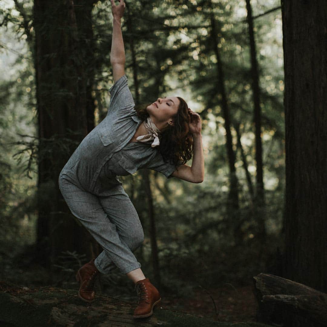 キャサリン・マコーミックのインスタグラム：「Dance: ‘the movement of the body in a rhythmic way.’ a conversation. the catalyst for refinement and uncovering. a relationship with the body. a relationship with the mind. a relationship that has revealed to me that the mind and the body are no different.  an excuse to draw toward perfection...yet the path has led to a perfect crumbling of all I have thought I needed to be. I am left with a sense of listening, a listening to the natural rhythm within: a beating heart  expanding lungs  buzzing feet  and a shimmying stomach.  Thank you body for “dancing” me into confusion, curiosity, and eventually healing. “Dancing” me closer to a home that is eager for pure connection. Taking me on a journey of getting to know the rhythm that I am individually and universally built upon.  #internationaldanceday」