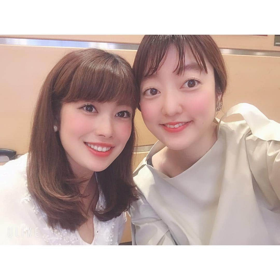 梅山茜さんのインスタグラム写真 - (梅山茜Instagram)「. ＊久しぶりの彼女と、、❤️＊ . 先日東京出張に行ったときのこと🐥 久しぶりに和田ちゃんに会えたぁぁぁぁ😭💕 高知さんさんテレビの元アナウンサーで 高知にいた時は局は違えど一緒に仕事もしたり 多い時は週に3回ぐらい会ったりしてた大親友😚 なのに今回半年ぶりぐらいだった💦 わずかな時間だったけど 溜まりに溜まった色んな話が出来たし とっても濃い時間でした🕑 天使のような優しさで包み込んでくれてありがとう👼💕 来月また会えることになったから、楽しみに頑張るっ💪 . さて、今日が#平成最後の日 。 今まで何かと#平成最後 なんて言ってたけど 今日が本当の最後となると感慨深い。。。 平成に生まれた私はこの時代しかまだ知らない訳で それが終わってしまうというのは少し悲しい気もしますが 次の#令和 は梅の花にちなんだ歌が出典。 私もそんな明るく綺麗な花を 咲かせられるような人になりたいし そういった時代にしていきたいな🌸 そしてGW真っ只中ですが 寒暖の差で体調を崩しやすい季節。 私もそのうちの一人。。。 もう回復しましたがみなさんも風邪にはお気を付けて 楽しい連休をお過ごしください✨ . 梅山 茜 . #ゴジカル#アナウンサー#女子アナ#四国放送#徳島#高知#東京#親友#出張#東京出張#平成三年#徳島カフェ#高知カフェ#東京カフェ#梅#梅山茜#カフェ巡り#同期#cafe#morning#run#running」4月30日 10時51分 - umeyama_akane