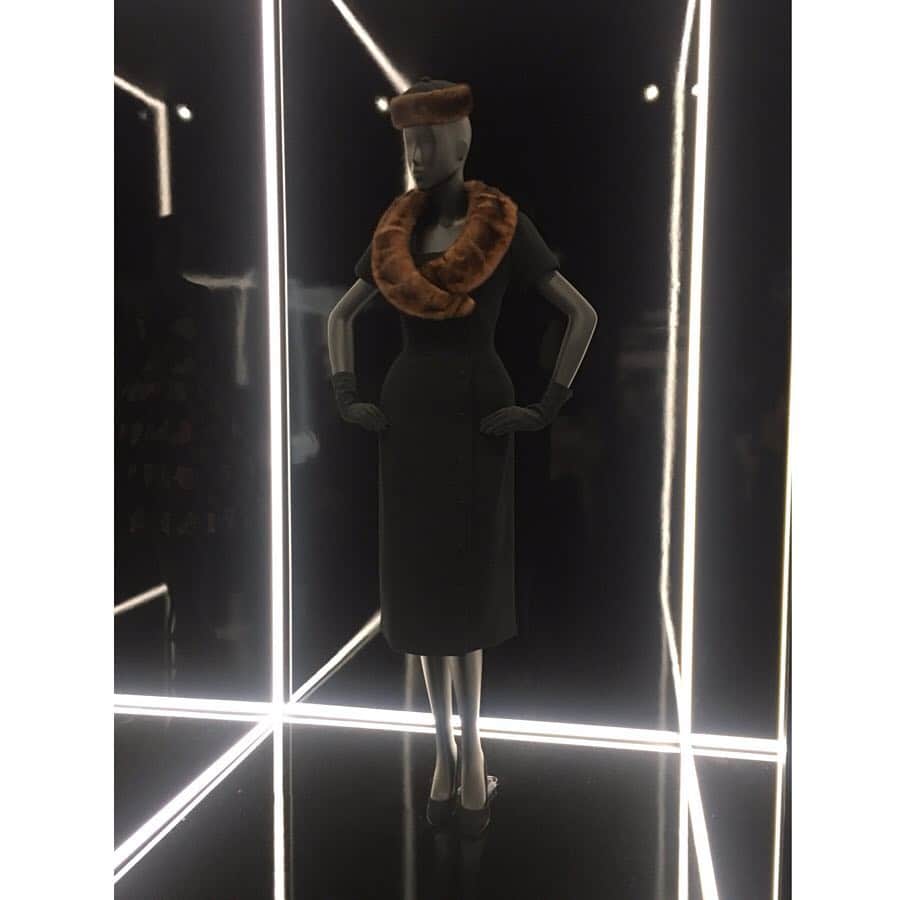 今村沙緒里さんのインスタグラム写真 - (今村沙緒里Instagram)「Christian Dior＊ Beautiful world！！ at London🇬🇧 ・ #christiandior #exhibition #london #vandamuseum #fashion #design #dress #creative #beautiful #런던 #아트 #패션 #ロンドン #ディオール展 # #デザイン #ドレス #美学 #伝統 #いつか着たい❤︎」4月30日 10時54分 - saorix13