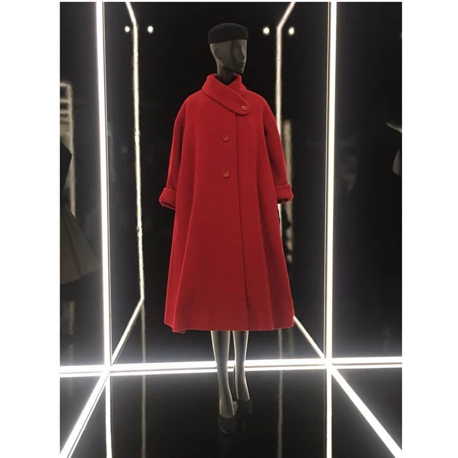 今村沙緒里のインスタグラム：「Christian Dior＊ Beautiful world！！ at London🇬🇧 ・ #christiandior #exhibition #london #vandamuseum #fashion #design #dress #creative #beautiful #런던 #아트 #패션 #ロンドン #ディオール展 # #デザイン #ドレス #美学 #伝統 #いつか着たい❤︎」