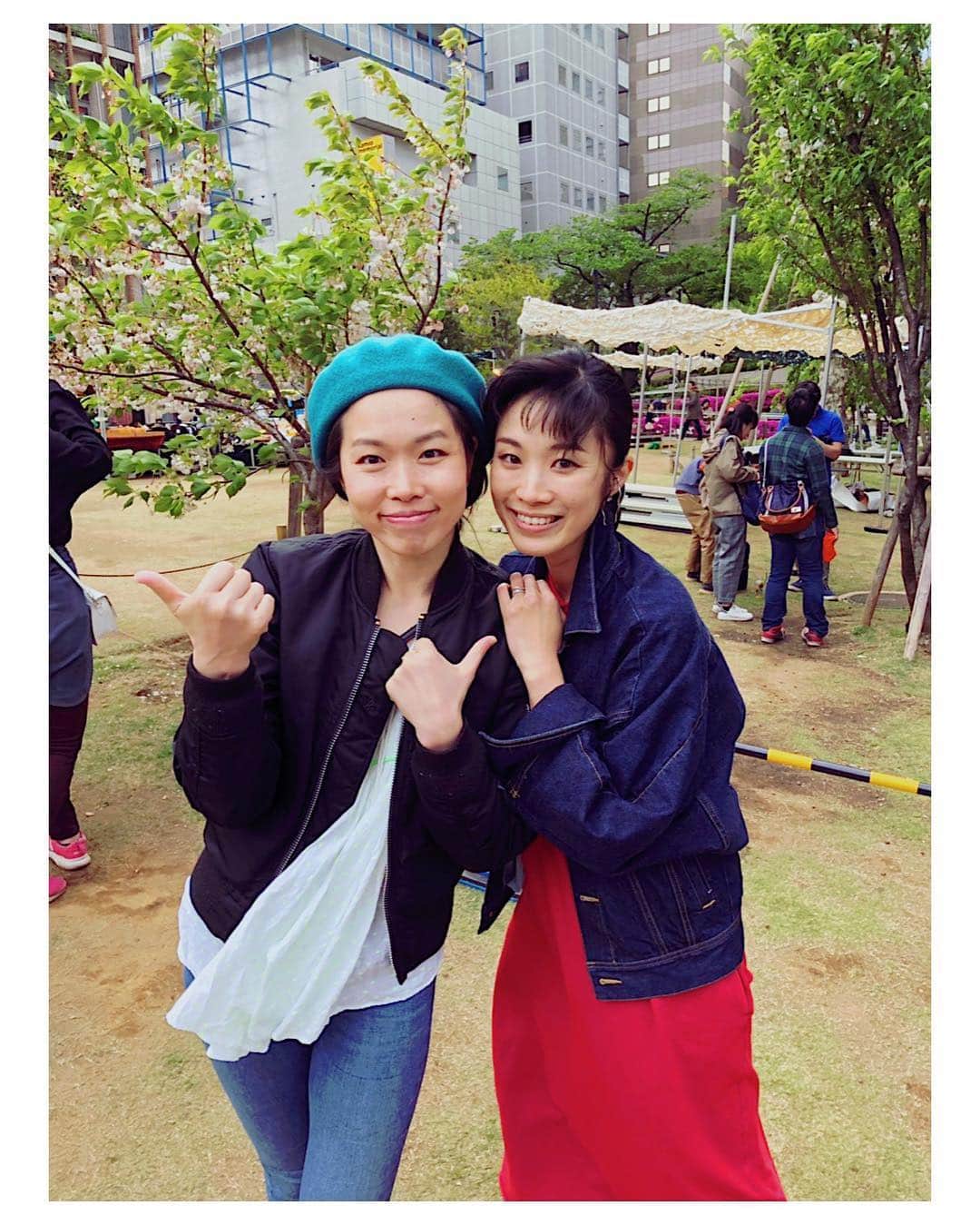 板井麻衣子さんのインスタグラム写真 - (板井麻衣子Instagram)「. 今年で7回目となったJazz Auditoriaは、会場内の芝生エリアに子ども達が遊べるスペースがあったり、子ども向けイベントや大道芸など楽しい催しも充実していて、年々キッズフレンドリーになっているというのも嬉しいところです。 お友達もふらりと立ち寄ってくれることが多く、大人も子どもも同じ場所で楽しさを共有できるって素敵♡ . #jazzauditoria#2019#jazz#live#work#bluenotetokyo#ワテラス」4月30日 11時01分 - maikorophone