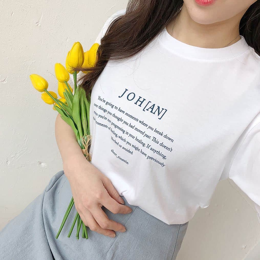 ガールズルールさんのインスタグラム写真 - (ガールズルールInstagram)「. ジョアンレタリング半袖Tシャツ (t6290) color : NAVY, BEIGE, WHITE . #걸스룰 #한국 #한국패션 #얼짱 #데일리룩 #오오티디 #koreanfashion #girlsrule #ootd #twinlook #dailylook #ガールズルール #韓国 #韓国ブランド #韓国ファッション #韓国ファッション通販 #今日のコーデ #オルチャン #オルチャンファッション #韓国アイドル #カップルコーデ #韓国好きな人と繋がりたい」4月30日 11時22分 - girlsrule_official