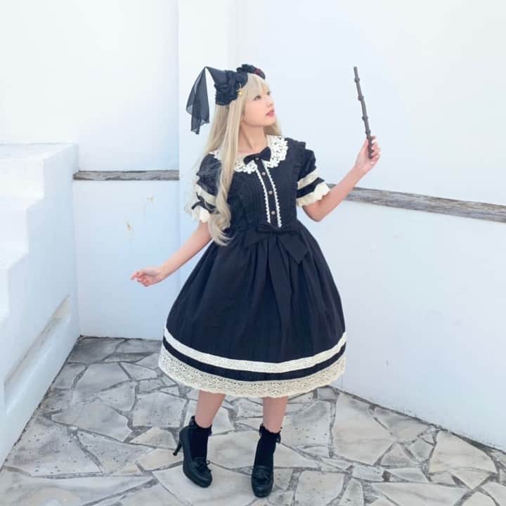 渚のインスタグラム：「おはようございます☀ 今日は平成最後の日ですね。 皆様は何をして過ごしますか？ 私は５月１日の占い出展の準備Dayです✨ コスプレするから衣装のチェックもしてるよ☺️ 令和に入ってからの運勢を是非占って見てください🔮 ジャラン小松店で12時〜17時半くらいまでいます🙋‍♂️ #占い #マジョノカ渚」
