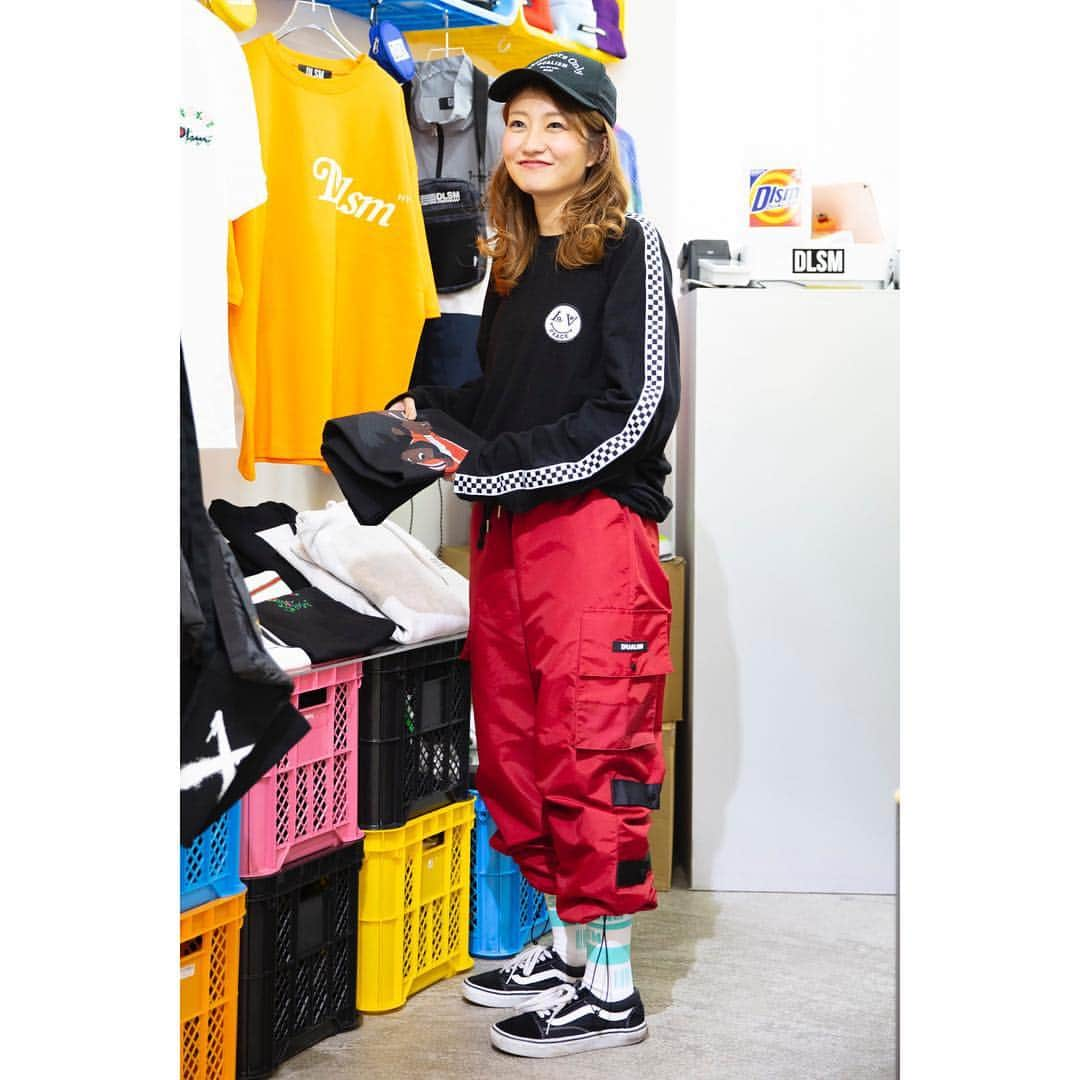 Laforet HARAJUKUさんのインスタグラム写真 - (Laforet HARAJUKUInstagram)「DLSM / 3F T-SHIRT ￥8,424 PANTS ￥12,420 CAP ￥5,940 SOCKS ￥2,160 ※all tax in . 【🎽スポーツMIXなスタイルSNAP🎾】 name_吉村 height_160cm bloodtype_B 全体的にルーズなシルエットでメンズライクにスタイリング🏁 赤いナイロンパンツでメリハリのあるトーンが◎ . #LAFORETSTYLE #2019ss #fashionsnap #sportsmix #street #dlsm #dlsmtokyo #tokyo #laforet #harajuku #laforetharajuku #ファッションスナップ #スポーツミックス #ストリートファッション #ストリート系女子 #ロンT #ナイロンパンツ #ロゴキャップ #スポーツソックス #ディーエルエスエム #東京 #ラフォーレ #原宿 #ラフォーレ原宿 #도쿄 #동경 #하라주쿠 #일본 #패션」4月30日 11時47分 - laforet_h