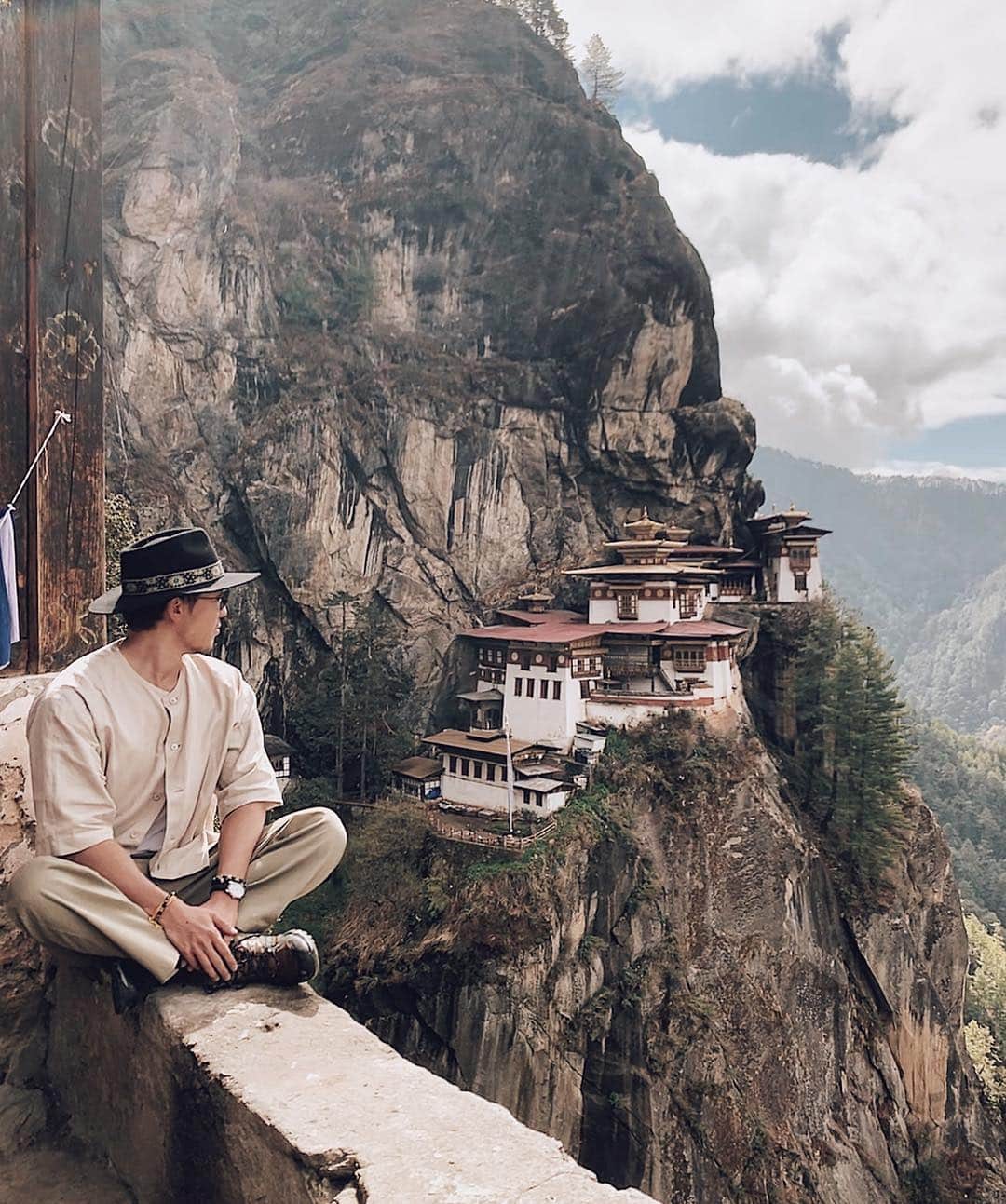 三浦大地さんのインスタグラム写真 - (三浦大地Instagram)「平成から令和に移行するタイミングで平和へのヒントを与えてもらえた。  ブータンありがとう。  素晴らしい国でした。  #Bhutan #tigersnest」4月30日 11時47分 - daichi_1127