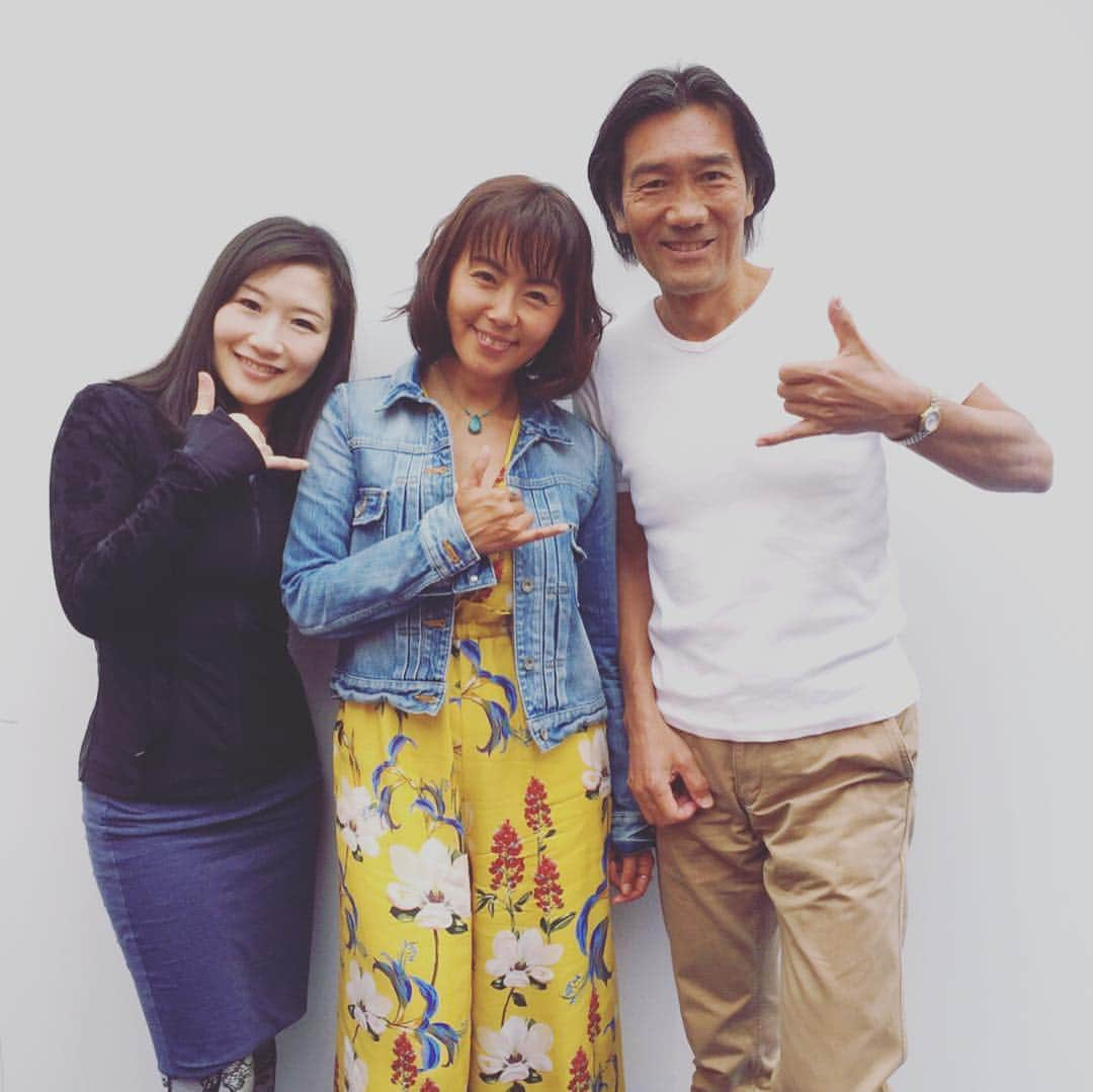 田中律子さんのインスタグラム写真 - (田中律子Instagram)「昨日は、お台場でハワイフェスティバル2019🌞トークショーと座ったまま簡単なヨガをみんなでしました🙌ちょっと曇り空だったのが、ヨガしてみんなで空を見上げて、太陽カモーン🌞って言ったら、ホントに急に青空になって太陽が🌞トークショーの間、暑くてビックリ🤣終わったら、また曇り空…😂太陽さん、いつもありがとう🙌✨ さぁー、来週からハワイです😆 ヨガフェスタハワイ、楽しんできまーす🤩  イエロー花柄パンツワンピ @grace_continental.div  #odaibahawaiifestival  #hawaii #yoga」4月30日 12時07分 - ri2kotanaka