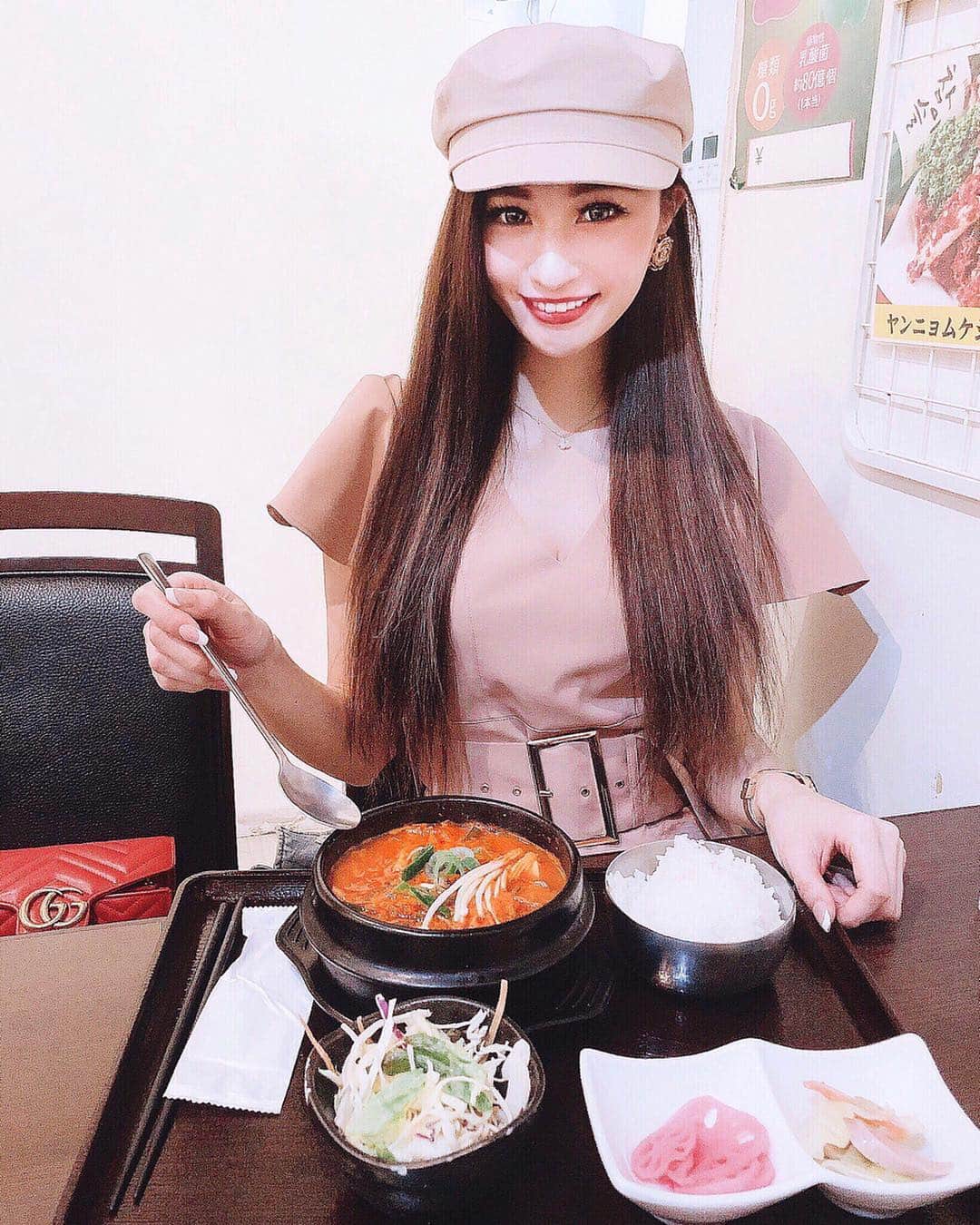 二重の女神 まあささんのインスタグラム写真 - (二重の女神 まあさInstagram)「🌶🌶 ここの韓国料理🇰🇷美味しすぎて﻿ 2週連続で食べに行ったよ🍴💕﻿ ﻿ この日はキムチチゲにしたけど やっぱり一番は、、、🤤﻿ （後日載せようかな❤︎笑）﻿ ﻿ ﻿ #韓国料理 #韓国 #キムチチゲ #定食 #絶品ランチ #ランチ #美味しい #安くて美味しい #lunch #koreanfood #kimchichigae #delicious #yummy #김치찌개 #런치정식 #런치 #신주쿠」4月30日 12時15分 - maasa.05