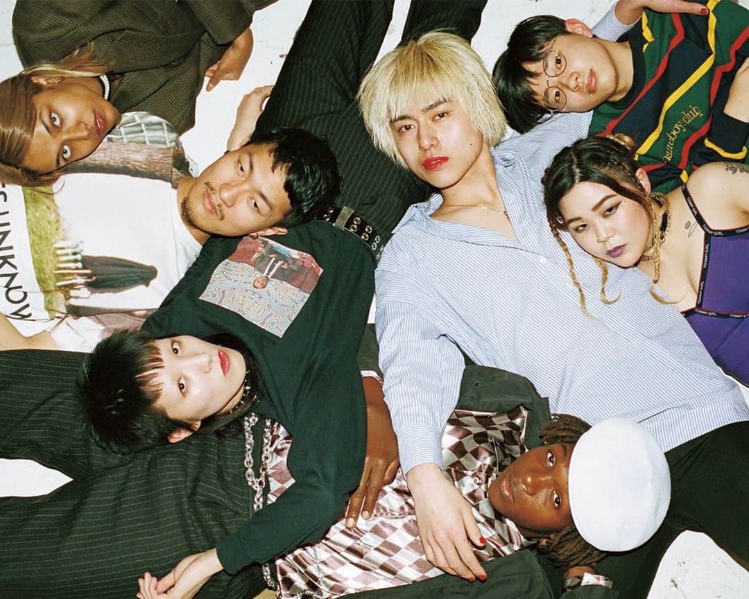 のインスタグラム：「今、時代はノーボーダー。NYLONは性別、年齢、国境などを越えて自由に人生を全うする7組を取材しました。何にもとらわれず、ただ自分の進みたい道に進む彼らの強い心はいったいどこから来るのだろうか。  june issue The No Borders  model @neutmagazine photographer @harukimatsui  #nylonjapan #nylonjp #nylonguysjapan #ontheborders  #culture #caelumjp」