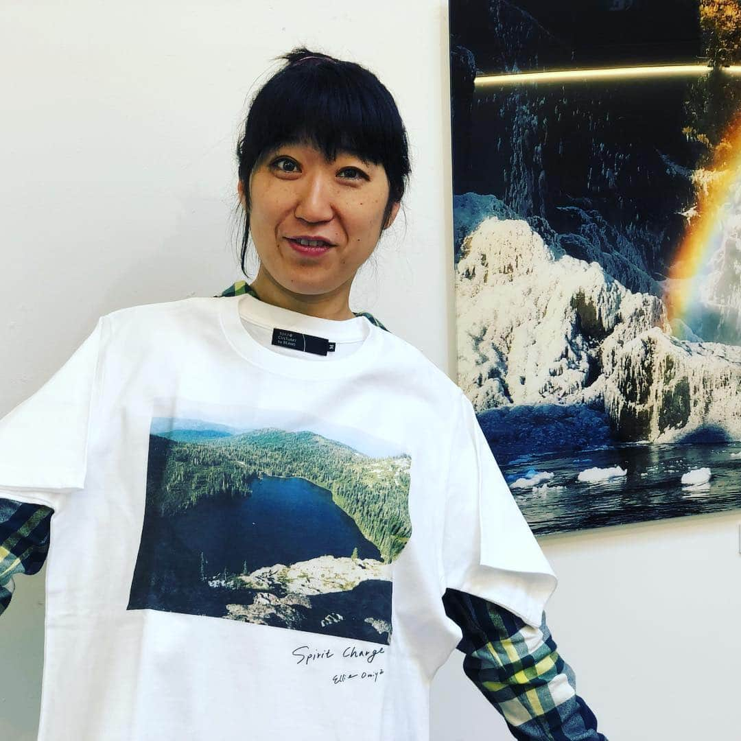 大宮エリーさんのインスタグラム写真 - (大宮エリーInstagram)「原宿のビームス3階にて スピリットチャージ写真展 &ビームスコラボのパワスポTシャツ👚限定販売‼️ ぜひゲットしにきてね‼️ 写真🤳オッケー👌  8日まで〜〜。 7日の18時から20時は在廊してるよん！ #ellieomiya  #beams」4月30日 12時13分 - ellie_omiya