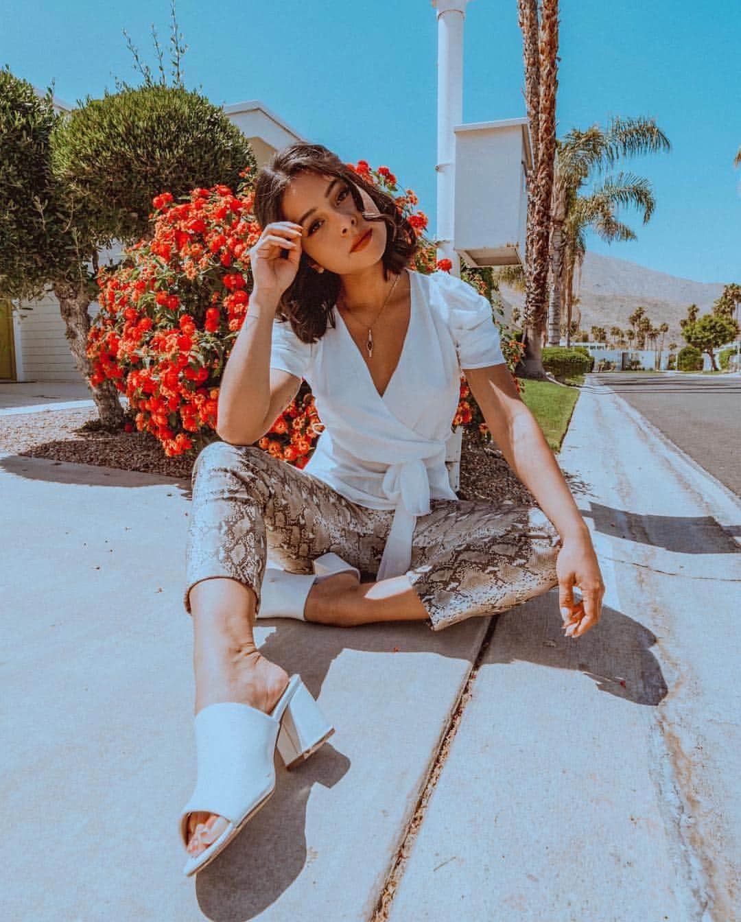 Wet Sealさんのインスタグラム写真 - (Wet SealInstagram)「Sidewalk sitting never looked so chic. This blogger babe @lybys repping #wetseal 😘」4月30日 12時16分 - wetseal