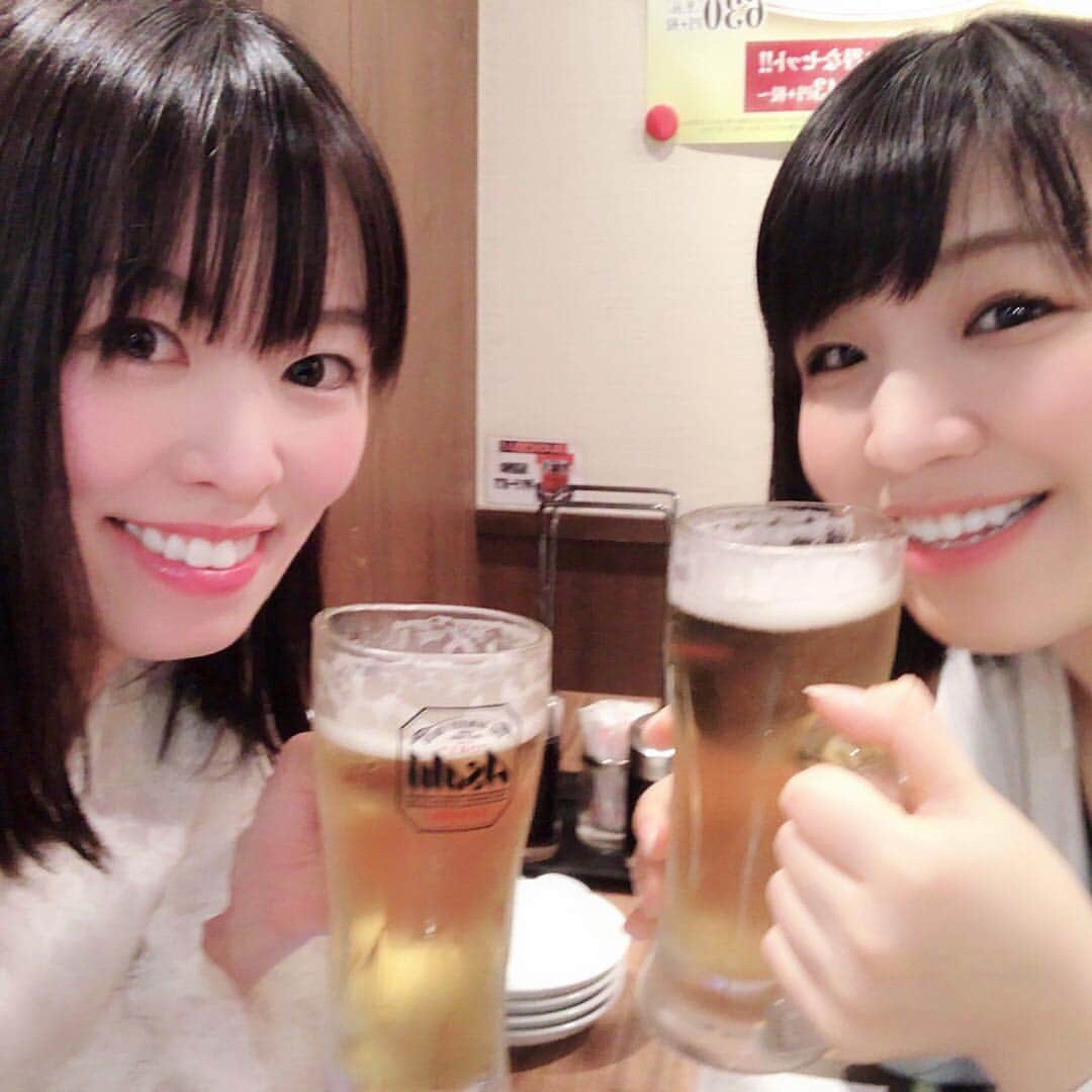 紀伊さつきのインスタグラム：「平成最後の過ごし方、その１。 4/29は大学の同級生であり、一緒に(?)上京したり、帰京しても一軒家を借りて２人でシェアハウス したり、ライブしたりとわたしの平成の濃ゆーーい部分を共に過ごしてくれたモコさんと乾杯🍻 我ら、めちゃくちゃ音楽と餃子とビールで過ごしたよね平成の終盤。 本当は餃子フェスにいきたかったのだけど、まさかの30日からで日が合わなかったので、王将で勝手に餃子フェス(笑) 我ららしい締めくくりでした。 ・ #平成最後 #大学の同級生 #餃子とビール #乾杯  #私のすべてを知る人間」