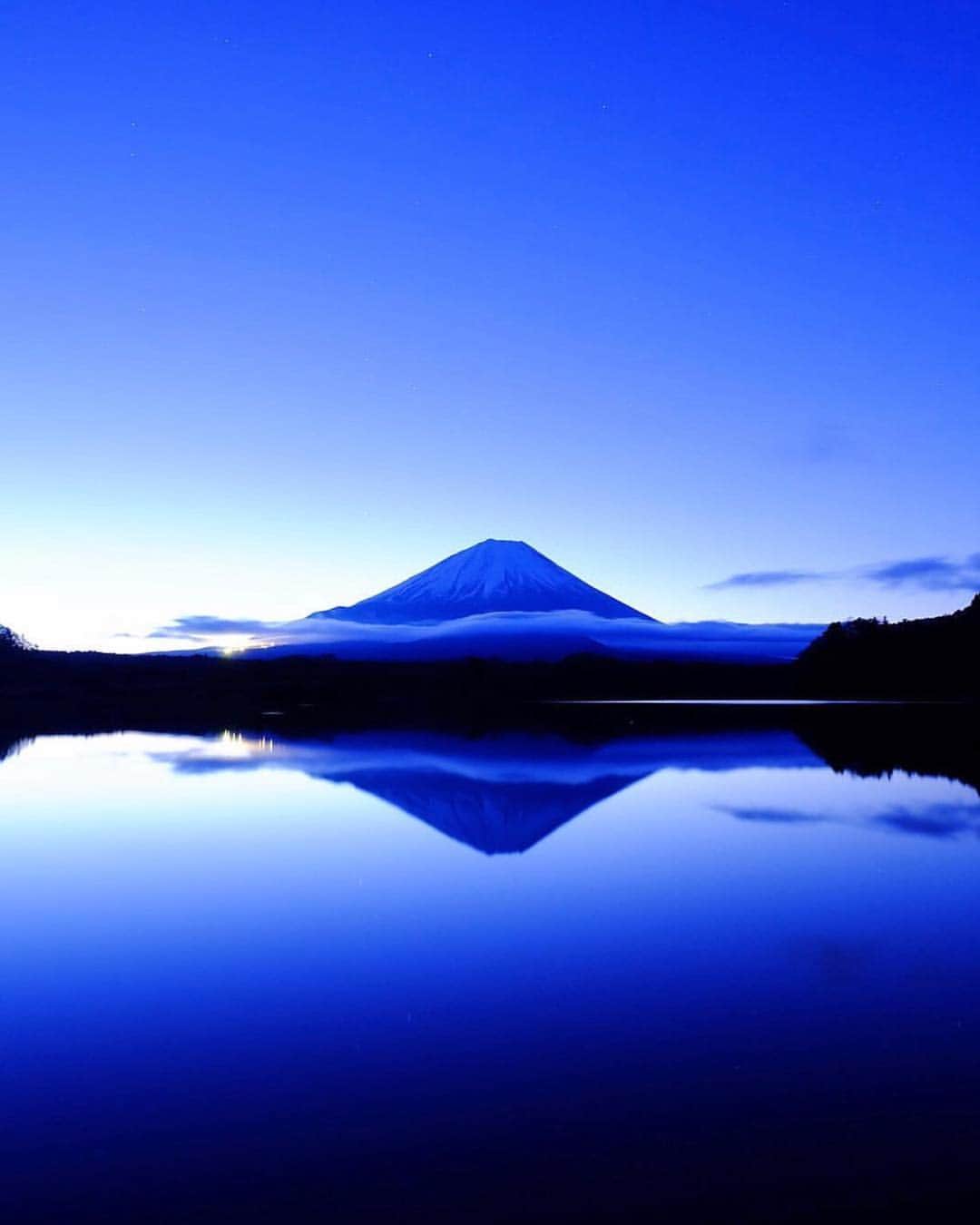 田村幸士さんのインスタグラム写真 - (田村幸士Instagram)「. The colors of “Heisei”. . 1. Mt.Fuji, Yamanashi 2. Lake Kawaguchi, Yamanashi 3. Fushimi inari, Kyoto 4. Daiba, Tokyo 5. Kobushigadake, Nagano 6. Mt. Tanigawa, Gunma . . . . #hsinthefield #thaimaged #mobilemag #nature_focus_on #visualinspiration #modernoutdoors #ig_japan #instagramjapan #wu_japan #nipponpic #lovers_nippon #bestjapanpics #unknownjapan #hubsplanet #wonderful_places #discoverer #globe_visuals #mtfuji #mountfuji #fushimiinari #fushimiinarishrine #kyotojapan #平成 #令和 #令和元年 #富士山 #伏見稲荷 #河口湖 #紅葉狩り #谷川岳」4月30日 12時30分 - kojimg