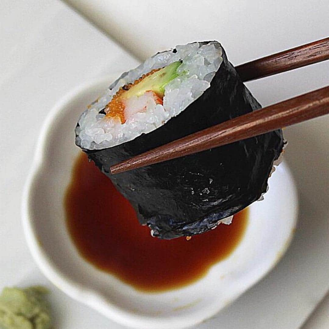 YAMAMOTOYAMA Foundedさんのインスタグラム写真 - (YAMAMOTOYAMA FoundedInstagram)「Today’s dinner calls for rolls wrapped in our Yaki Nori Silver Roasted Seaweed. Tap the link in bio to see all of our Nori varieties. #Yamamotoyama」4月30日 12時36分 - yamamotoyama_usa