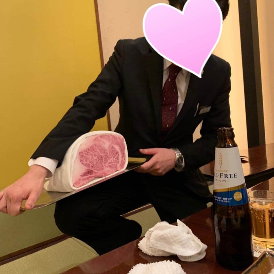 揚田亜紀のインスタグラム：「#VIPと会食 #すき焼き #ざくろ #すきあらばプリンセス #最高に美味しかった  #2歳#2歳児#からて#空手キッズ#女の子ママ#育児 #育児日記#港区#港区ママ#インスタ映え#baby#cute#cutebaby#プリンセス#お姫様#シンデレラ#3歳#3歳女の子#ざくろ#すき焼き#女の子ママ」