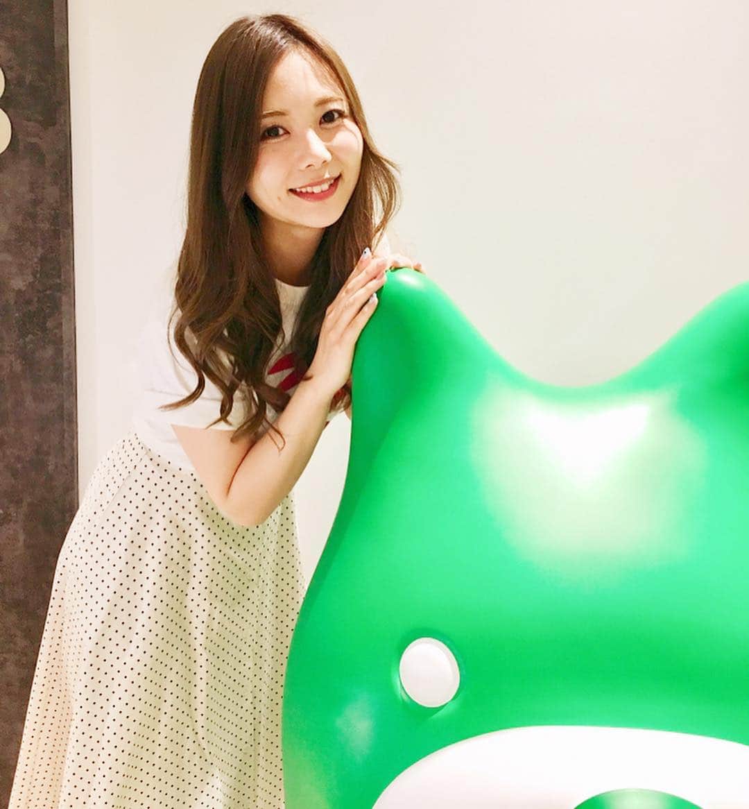 西村季里子のインスタグラム：「・ Abemaくん💚 渋谷のAbemaタワーズに行ったら ありとあらゆるところにAbemaくんいた🦖💚 #abema#abematv #abemaくん #令和#abematv出演#目標 #🦖#🐢#🐊#🐲#💚」