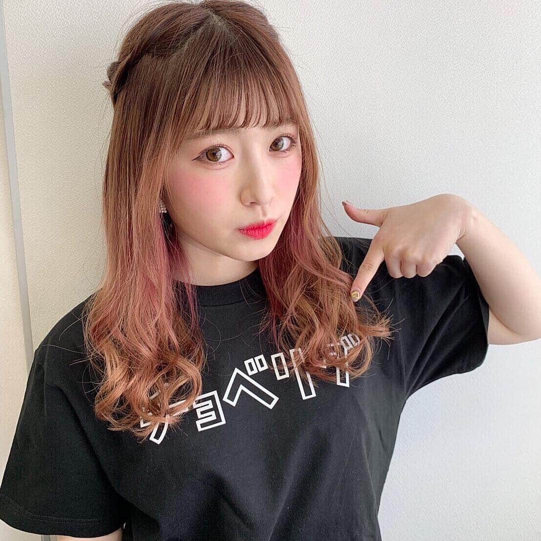のインスタグラム：「👍チョベリグTシャツジャック👍﻿﻿﻿﻿﻿ ﻿﻿﻿﻿﻿ ついに、、平成も今日が最後🥺！！！﻿ まだまだ沢山の方々のチョベリグな写真をアップ予定🌈﻿ ﻿﻿﻿﻿﻿ 青木菜花ちゃんありがとう🚀﻿ SPINNSと一緒に平成最後を盛り上げよう💓﻿ ﻿﻿﻿﻿﻿ #SPINNS #スピンズ #fashion #gw #平成最後のチョベリグ #平成最後のgw #平成 #チョベリグ  #チョベリグTシャツ」