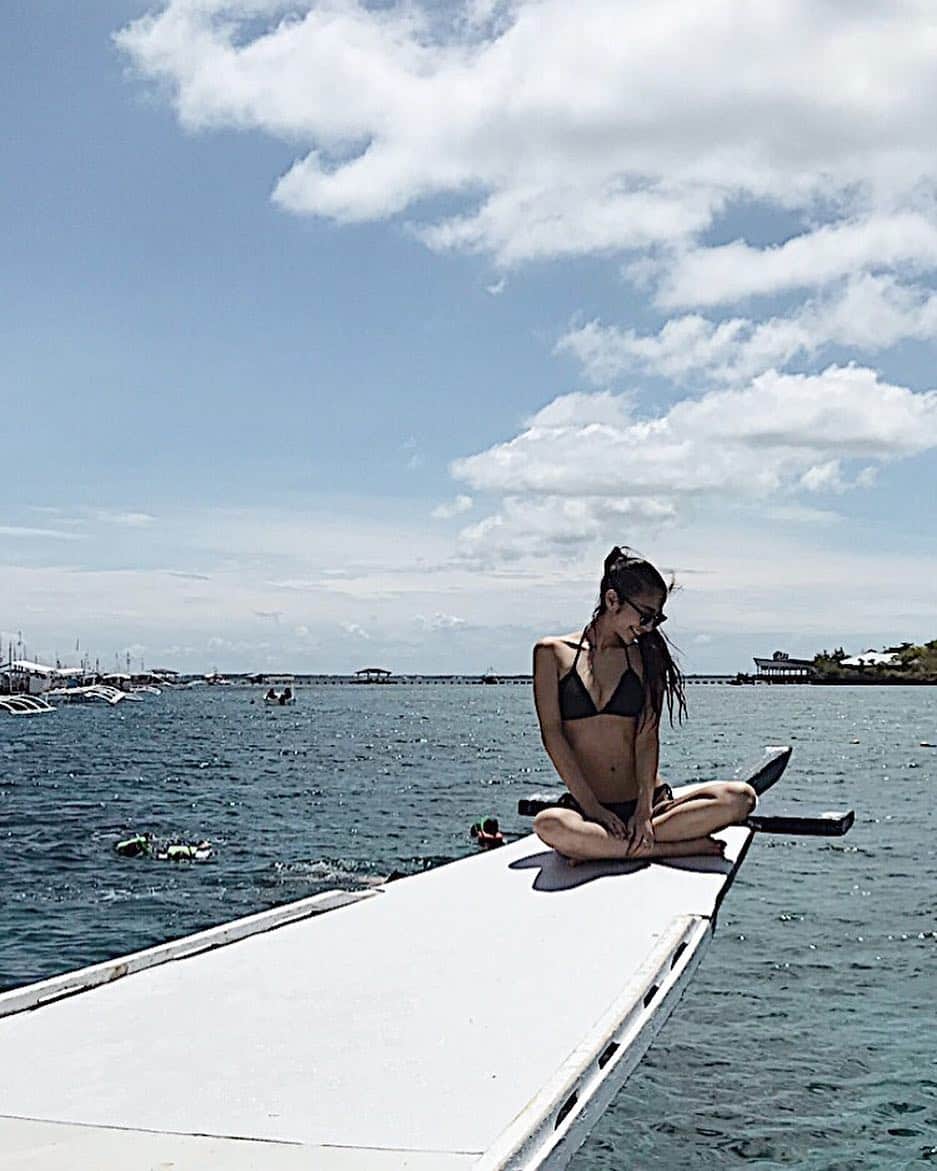 佐藤あずみのインスタグラム：「ちょうど一年前の今日❤︎ 家族旅行〜！ またみんなで行きたいねって思い出に浸る〜！ . そして今日でラスト平成！！ . 天皇皇后両陛下、ご即位から３０年の長きにわたり、国民の幸せ、平和を祈り、寄り添っていただき、本当に有難うございます。 . #ありがとう平成。 #私が産まれた平成。 #30年過ごした平成。 #宜しく令和！ #🇯🇵」