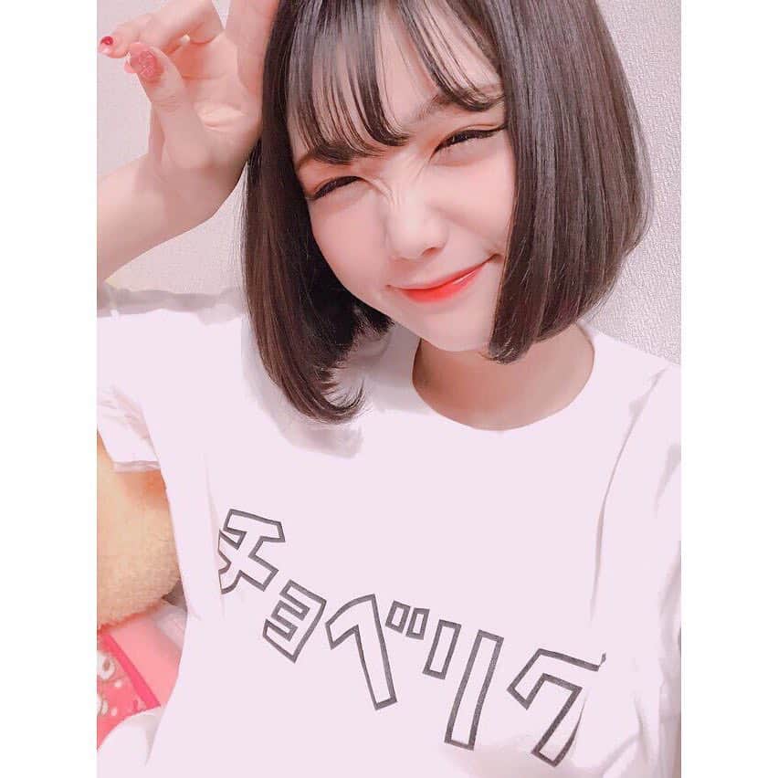 のインスタグラム：「👍チョベリグTシャツジャック👍﻿﻿﻿﻿﻿ ﻿﻿﻿﻿﻿ ついに、、平成も今日が最後🥺！！！﻿ まだまだ沢山の方々のチョベリグな写真をアップ予定🌈﻿ ﻿﻿﻿﻿﻿ 神宿の小山ひなちゃんありがとう🚀﻿ SPINNSと一緒に平成最後を盛り上げよう💓﻿ ﻿﻿﻿﻿﻿ #SPINNS #スピンズ #fashion #gw #平成最後のチョベリグ #平成最後のgw #平成 #チョベリグ  #チョベリグTシャツ」