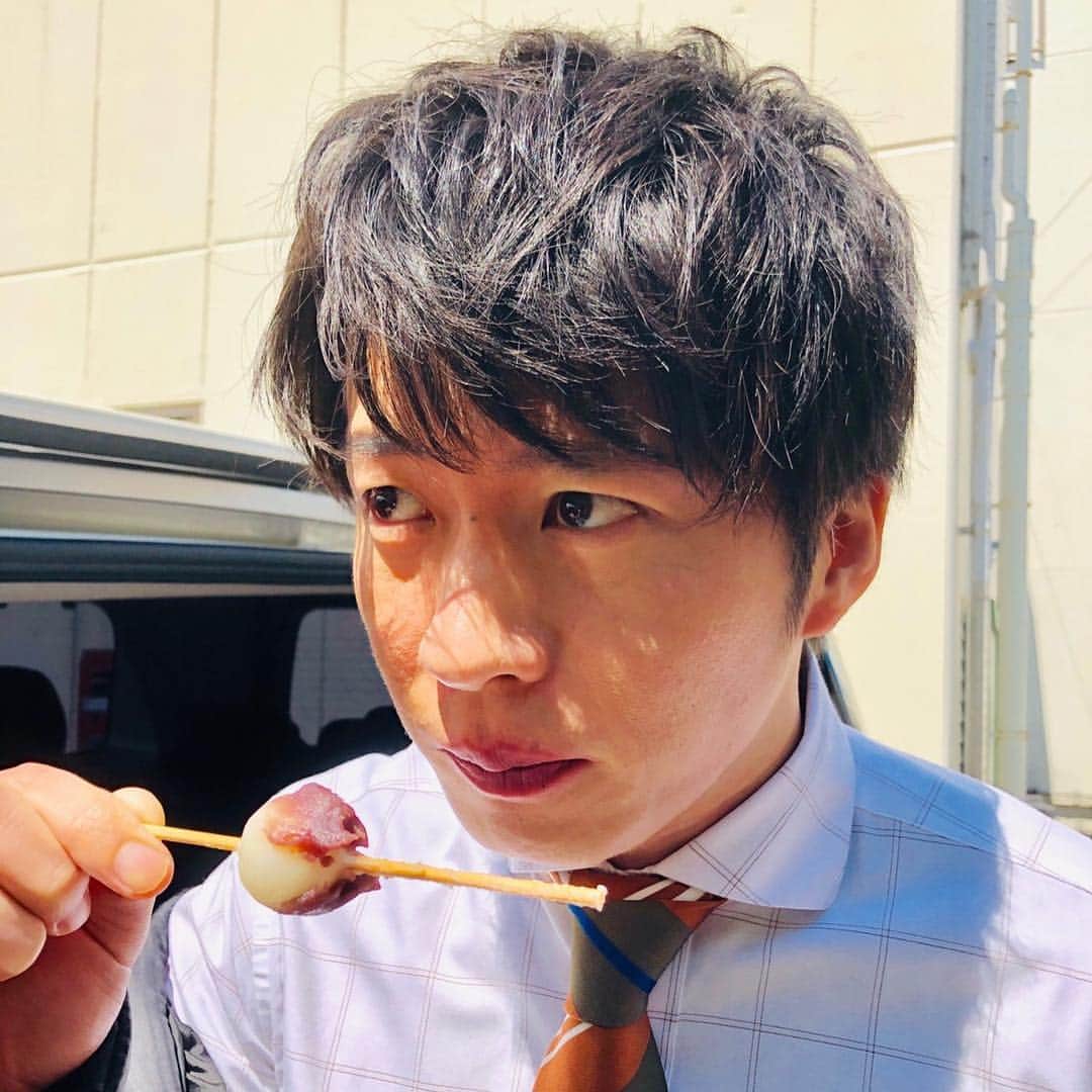 おっさんずラブ 武蔵の部屋のインスタグラム：「今日は#平成最後の日 らしい。 みなさん、どうお過ごしですか。  #平成は怒涛でした #なんていうのかな #恋の嵐というか #ラブジェネレーションというか #でもね #はるたんへの想いは #平成に置いて行こうと思います #令和からは #武蔵エボリューションしてゆきたい #菩薩のように世界を慈しんで行きたい #そんなこんなで #平成最後のはるたんを捧ぐ #これは上海に行く前の彼です #彼は今半年の上海勤務を経て #香港でプロジェクトを遂行中 #頑張れはるたん #君を応援しています #私はお団子になりたい」