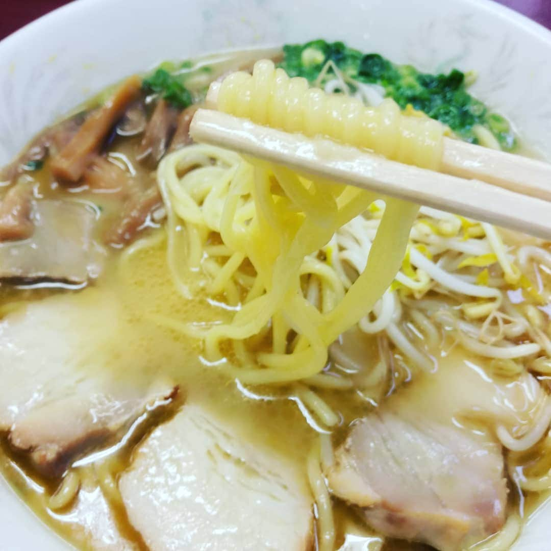 Ritsukoさんのインスタグラム写真 - (RitsukoInstagram)「宮崎ラーメン！！日本各地世界各国食べたラーメンでもベスト10には入る。ほんまに美味しゅうございました。 #宮崎ラーメン　#栄養軒　#ラーメン部　#九州旅行　#10連休　#GW」4月30日 13時17分 - litsuko721