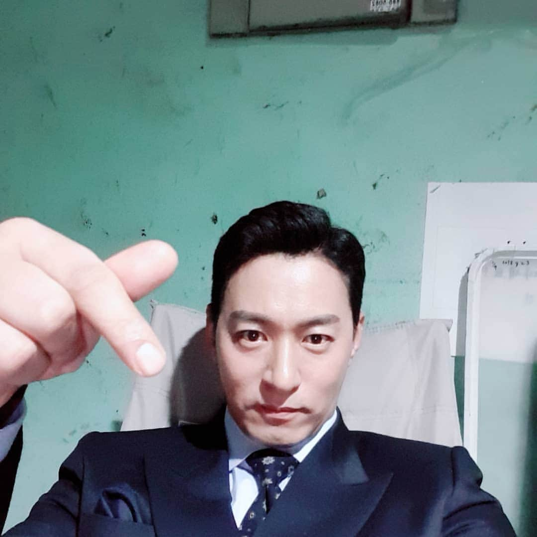 チュ・ジンモさんのインスタグラム写真 - (チュ・ジンモInstagram)「드디어~ 빅이슈~ 마지막촬영날이네요~ 고맙습니다 ㅎ」4月30日 13時30分 - joojinmo_