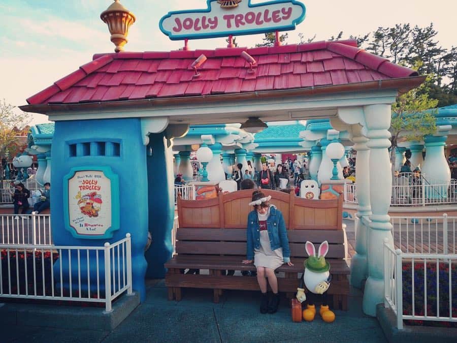 のインスタグラム：「シーに行くことが多くて久しぶりのディズニーランドやった🏰♡✨ どっちもさいこう！！ 飛行機乗れるようにならなあかんけどディズニー世界制覇が夢(⑉︎• •⑉︎)♡︎ ・  #tokyodisneyland #disneyland #disney #東京ディズニーランド #ディズニーランド #ディズニー」
