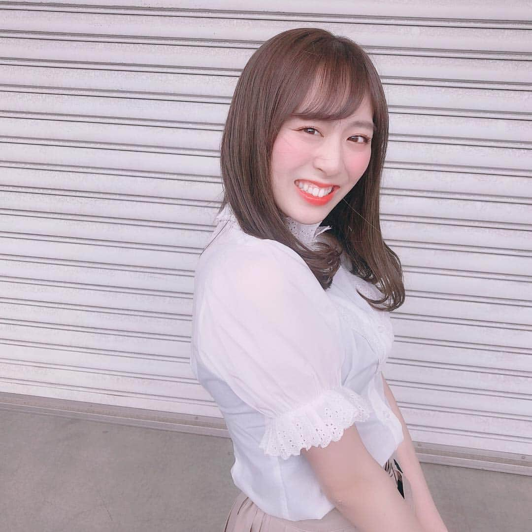 坂口理子さんのインスタグラム写真 - (坂口理子Instagram)「握手2日目🥰平成最後の握手☺︎ ありがとうございました✨ 今日の私服はトップスもスカートも ( @archives__official )👗 スカートが特に可愛くて店頭になくて通販で頼みました！ #握手会 #幕張メッセ #じわるdays #りこぴのしふく #私服 #ootd #archives #平成最後 #令和もよろしく」4月30日 13時53分 - ricopi__hkt48