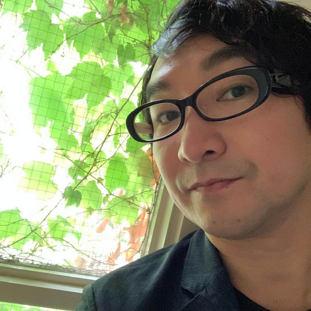 池田鉄洋さんのインスタグラム写真 - (池田鉄洋Instagram)「キレイにメイクしてもらったら、スマホの顔認証、されなくなった。どーゆーこと！？」4月30日 13時58分 - ikedatetsuhiro