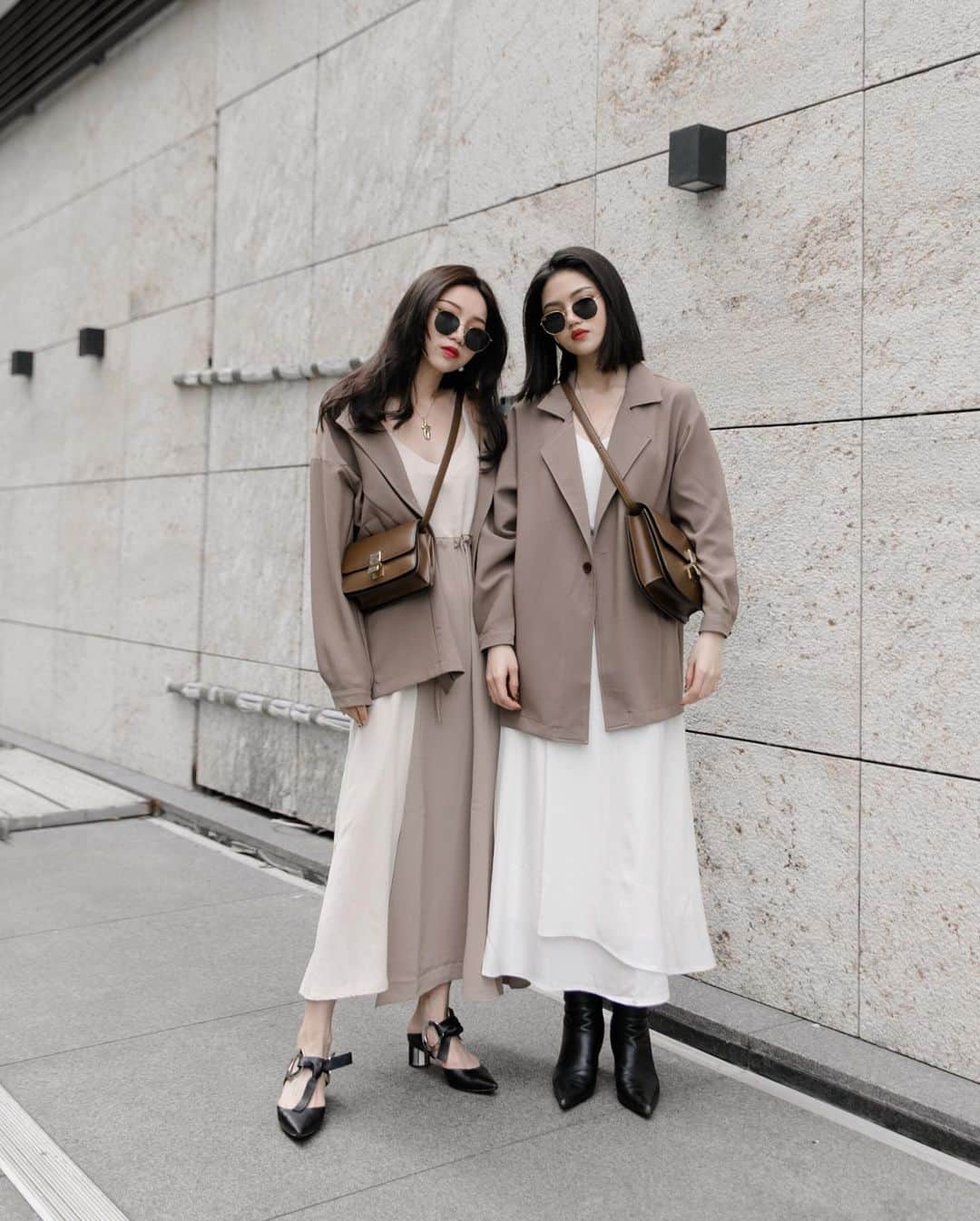 徐琁さんのインスタグラム写真 - (徐琁Instagram)「跟最美雙胞胎致敬 @manjumilin @egg204  再穿上他們的聯名款 這次的聯名都好美啊～～～～～ （讓我旋轉3圈） 而且沒想到我跟我妹蠻像的🤣 📷Photo by @zoeeeelin  #meierqxmlcrazybuy #coslikestowear」4月30日 13時59分 - cos55555