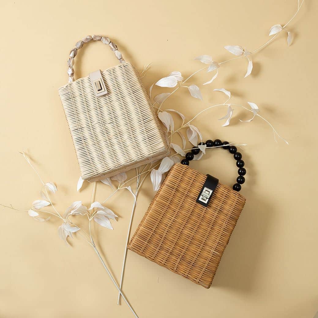 SMIRNASLI_officialのインスタグラム：「Beads Rattan Bag . 夏にかかせないカゴbag 続々入荷中❤︎ . #smirnasli #bag #バッグ  #サミールナスリ #カゴバッグ」