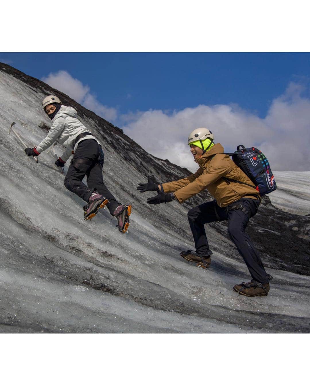 ミーガン・ヤングさんのインスタグラム写真 - (ミーガン・ヤングInstagram)「Expectation vs Reality 😋 // I told @mikaeldaez that I wanted a super cool photo for when we hiked up the glacier so.. dinaan namin sa angle 😁😁😁 out of all the hiking we did last week in Iceland, hiking up the glacier was one of the highlights of our trip. I didn't feel as scared because the crampons on our shoes helped with the grip. And I just felt like we were in a different world while we were up there 😍 thanks Fofo for always having my back - figuratively and literally hehehe」4月30日 14時07分 - meganbata