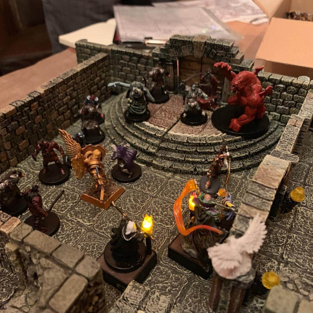 カイル・ニューマンさんのインスタグラム写真 - (カイル・ニューマンInstagram)「#Repost @itswilwheaton ・・・ Things were going well, I suppose, and then the demon was summoned. #dnd #dungeonsanddragons」4月30日 14時10分 - kyle_newman