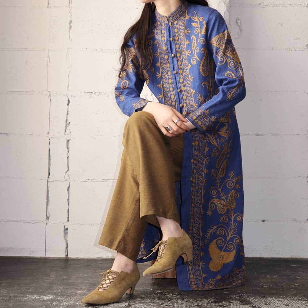 吉祥寺 古着屋 Orfeoのインスタグラム：「Vintage Embroidery Dress  #orfeo #kichijoji #tokyo #vintage #used #fashion #coordinate #outfits  掲載商品のお問い合わせはメールにて承っております。コメント、DMでのお問い合わせは受け付けておりませんのでご了承ください。」