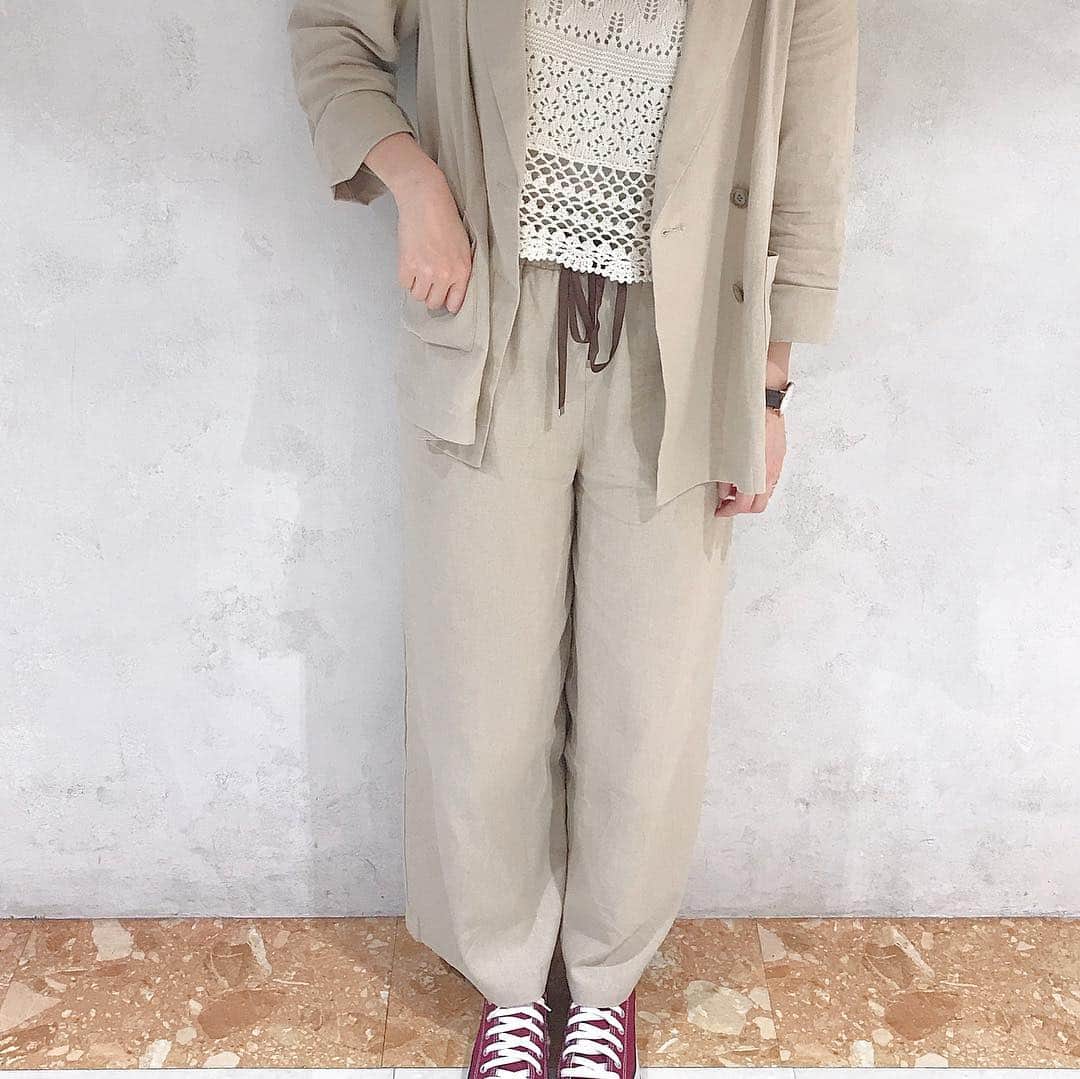 MAJEgirl?officialさんのインスタグラム写真 - (MAJEgirl?officialInstagram)「。 みなさまこんにちは🎠 平成最後の日いかがお過ごしでしょうか？💐 ちょっと特別な日にも普段でも着れる セットアップをご紹介します✨ . . #2095071005 #オーバーサイズジャケット . #2095051006 #シャーリングワイドパンツ . . . トレンドのオーバーサイズのジャケットは、 定番のデニムやプリーツスカートであわすのもオススメ🌷 麻っぽい生地なので、ジャケットでもパンツでも 大人カワイイが叶います💟 ぜひ参考にしてみてください♡♡ . . . #majesticlegon #majegirl #マジェスティックレゴン #マジェガール #大人カワイイ #トレンド #オーバーサイズ #ジャケットコーデ  #ジャケット #パンツ #ワイドパンツ #セットアップ #ootd #きょコ #dailylook #casual #fashion #instalike #instagood」4月30日 14時29分 - majesticlegon_pressroom
