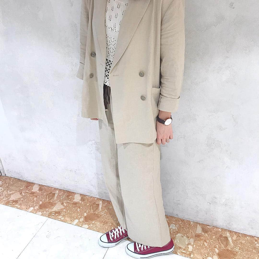 MAJEgirl?officialさんのインスタグラム写真 - (MAJEgirl?officialInstagram)「。 みなさまこんにちは🎠 平成最後の日いかがお過ごしでしょうか？💐 ちょっと特別な日にも普段でも着れる セットアップをご紹介します✨ . . #2095071005 #オーバーサイズジャケット . #2095051006 #シャーリングワイドパンツ . . . トレンドのオーバーサイズのジャケットは、 定番のデニムやプリーツスカートであわすのもオススメ🌷 麻っぽい生地なので、ジャケットでもパンツでも 大人カワイイが叶います💟 ぜひ参考にしてみてください♡♡ . . . #majesticlegon #majegirl #マジェスティックレゴン #マジェガール #大人カワイイ #トレンド #オーバーサイズ #ジャケットコーデ  #ジャケット #パンツ #ワイドパンツ #セットアップ #ootd #きょコ #dailylook #casual #fashion #instalike #instagood」4月30日 14時29分 - majesticlegon_pressroom