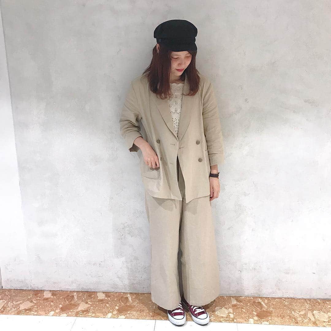 MAJEgirl?officialさんのインスタグラム写真 - (MAJEgirl?officialInstagram)「。 みなさまこんにちは🎠 平成最後の日いかがお過ごしでしょうか？💐 ちょっと特別な日にも普段でも着れる セットアップをご紹介します✨ . . #2095071005 #オーバーサイズジャケット . #2095051006 #シャーリングワイドパンツ . . . トレンドのオーバーサイズのジャケットは、 定番のデニムやプリーツスカートであわすのもオススメ🌷 麻っぽい生地なので、ジャケットでもパンツでも 大人カワイイが叶います💟 ぜひ参考にしてみてください♡♡ . . . #majesticlegon #majegirl #マジェスティックレゴン #マジェガール #大人カワイイ #トレンド #オーバーサイズ #ジャケットコーデ  #ジャケット #パンツ #ワイドパンツ #セットアップ #ootd #きょコ #dailylook #casual #fashion #instalike #instagood」4月30日 14時29分 - majesticlegon_pressroom