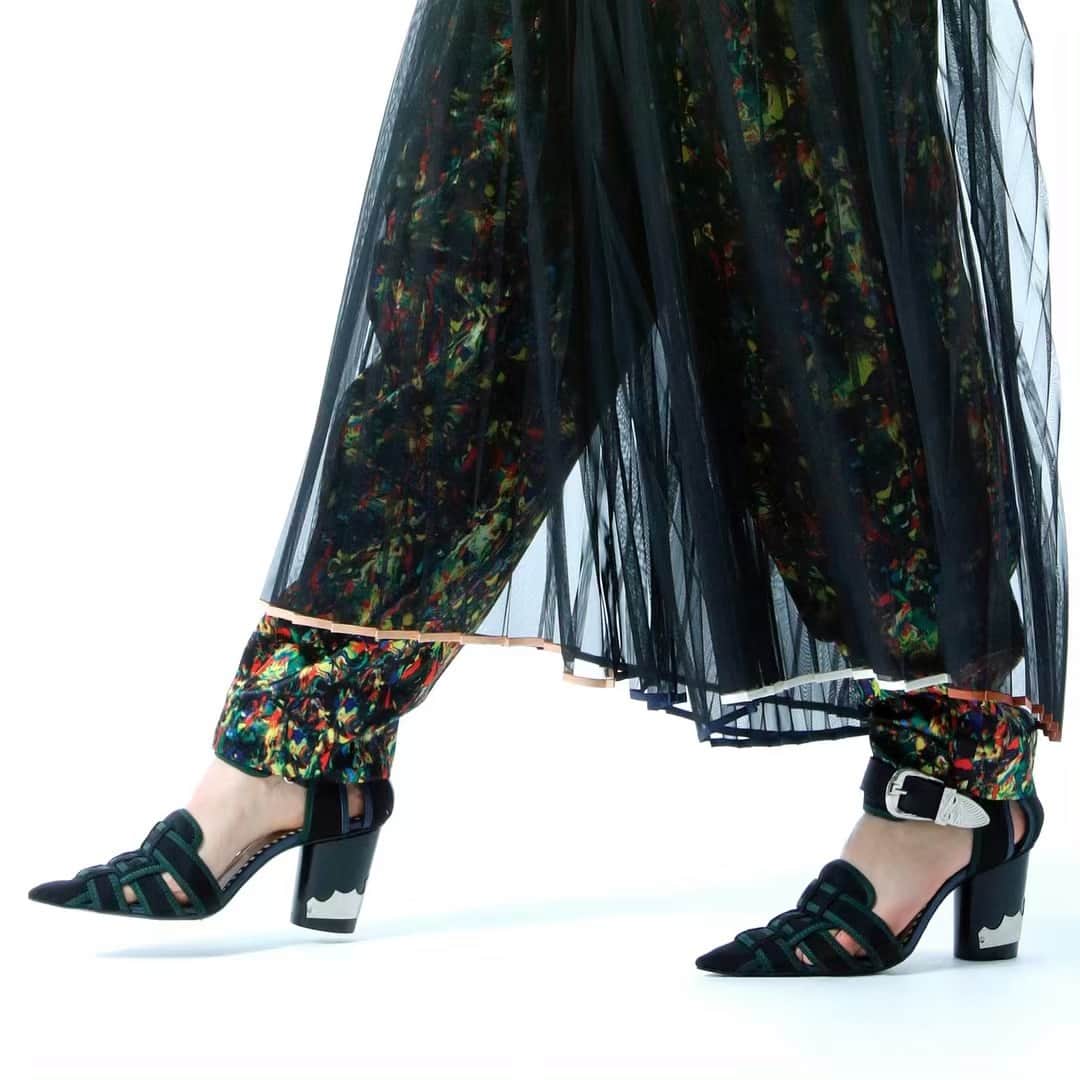 TOGAさんのインスタグラム写真 - (TOGAInstagram)「TOGA PULLA SS2019 Organdy tulle pants,Acetate satin tapered pants,Piping metal sandals Available at TOGA stores. ・ #toga #togaarchives #togapulla #togapullashoe #shareyourpulla #トーガ #トーガアーカイブス #トーガプルラ」4月30日 14時32分 - togaarchives