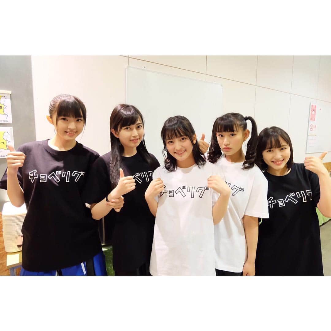 のインスタグラム：「👍チョベリグTシャツジャック👍﻿﻿﻿﻿﻿ ﻿﻿﻿﻿﻿ ついに、、平成も今日が最後🥺！！！﻿ まだまだ沢山の方々のチョベリグな写真をアップ予定🌈﻿ ﻿﻿﻿﻿﻿ たこやきレインボーのみなさんありがとう🚀﻿ SPINNSと一緒に平成最後を盛り上げよう💓﻿ ﻿﻿﻿﻿﻿ #SPINNS #スピンズ #fashion #gw #平成最後のチョベリグ #平成最後のgw #平成 #チョベリグ  #チョベリグTシャツ」
