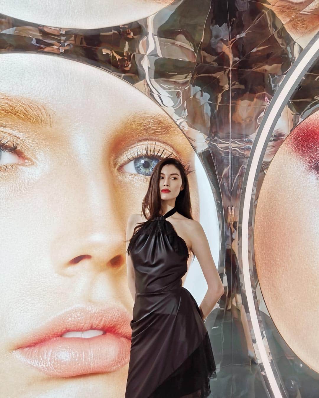 スイ・ヒーのインスタグラム：「👀」