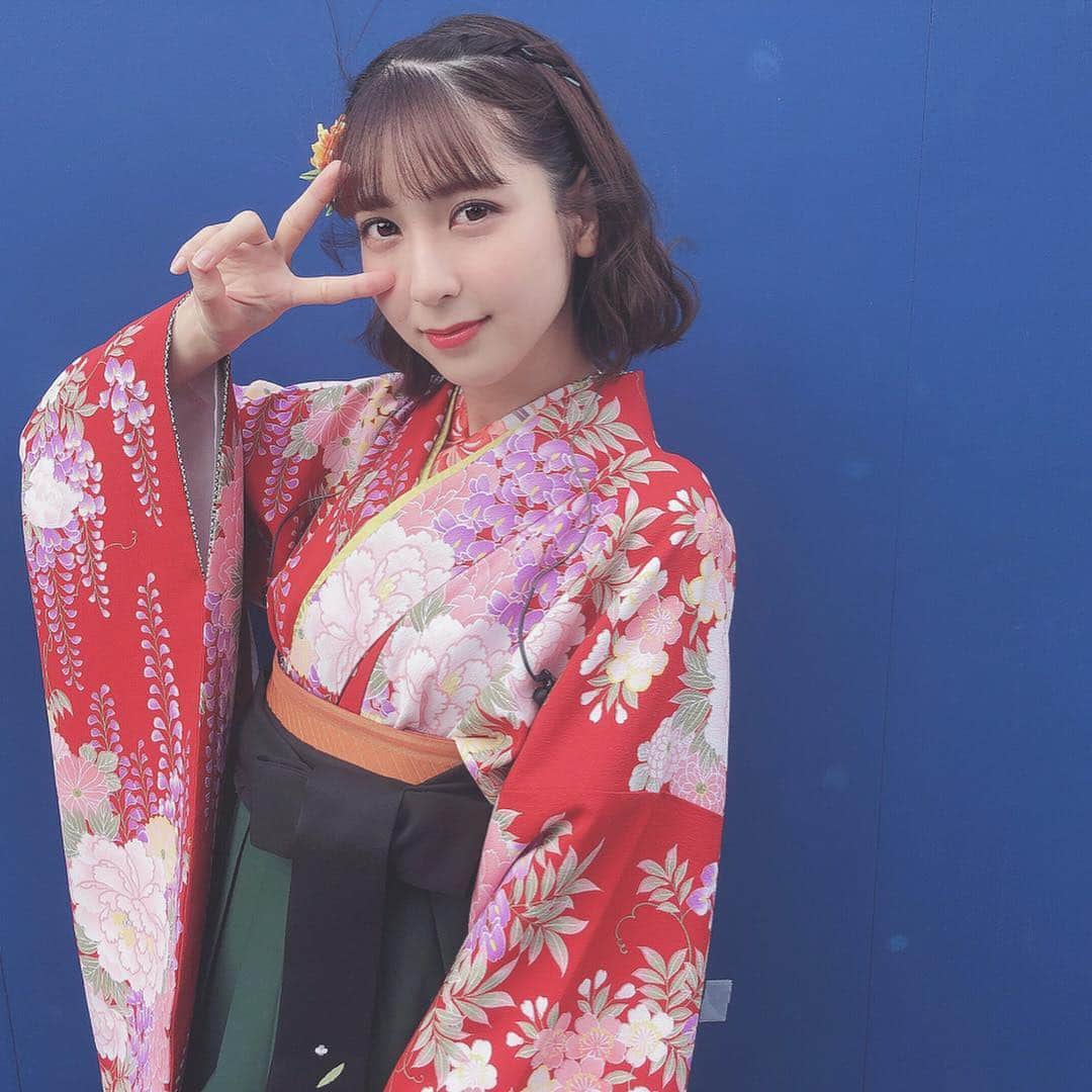 松岡菜摘さんのインスタグラム写真 - (松岡菜摘Instagram)「. . 人生初袴☺︎ 素敵な思い出♡ . #袴 #卒業式 #赤  #緑」4月30日 15時00分 - natsustagram_hkt