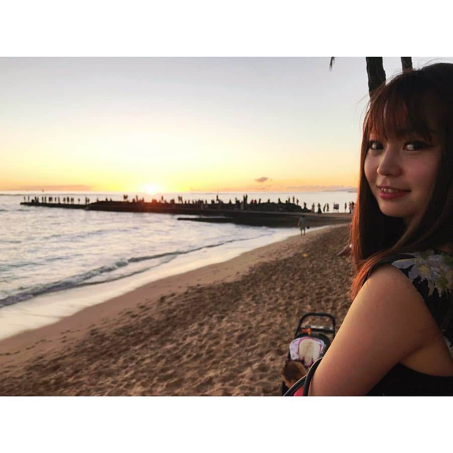 浅田梨奈さんのインスタグラム写真 - (浅田梨奈Instagram)「Hawaii🌺🌈🌴2月の女子旅💛 これで最後だよ🙋‍♀️ #hawaii #女子旅 #sunset #たくさん笑って #たくさん癒された #私が好きな #みんなのベストショット #けあきちゃん写真 #写り込んでるおばあちゃん #めちゃ気になる」4月30日 15時10分 - asdrn528