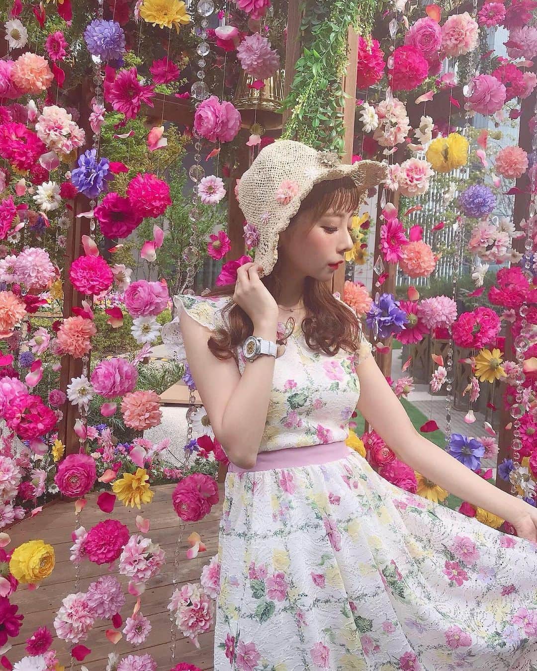 横田亜美さんのインスタグラム写真 - (横田亜美Instagram)「❤︎ . かわいいワンピと かわいい時計。 . どっちもお気に入り💞 . . 時計はクーポンコード ami0329で10%offなるヨ❤︎ . #平成最後 #ワンピース #花柄ワンピース #花柄 #トッコクローゼット #かわいい #コーデ #フラワー #腕時計 #時計 #ロバー #手元倶楽部 #3周年フォトコンテスト #日刊ケリー #大名古屋ビルヂング #l4l #pr #weekend #fashion #lobor #tocco #toccocloset #gw」4月30日 15時08分 - amimi0218