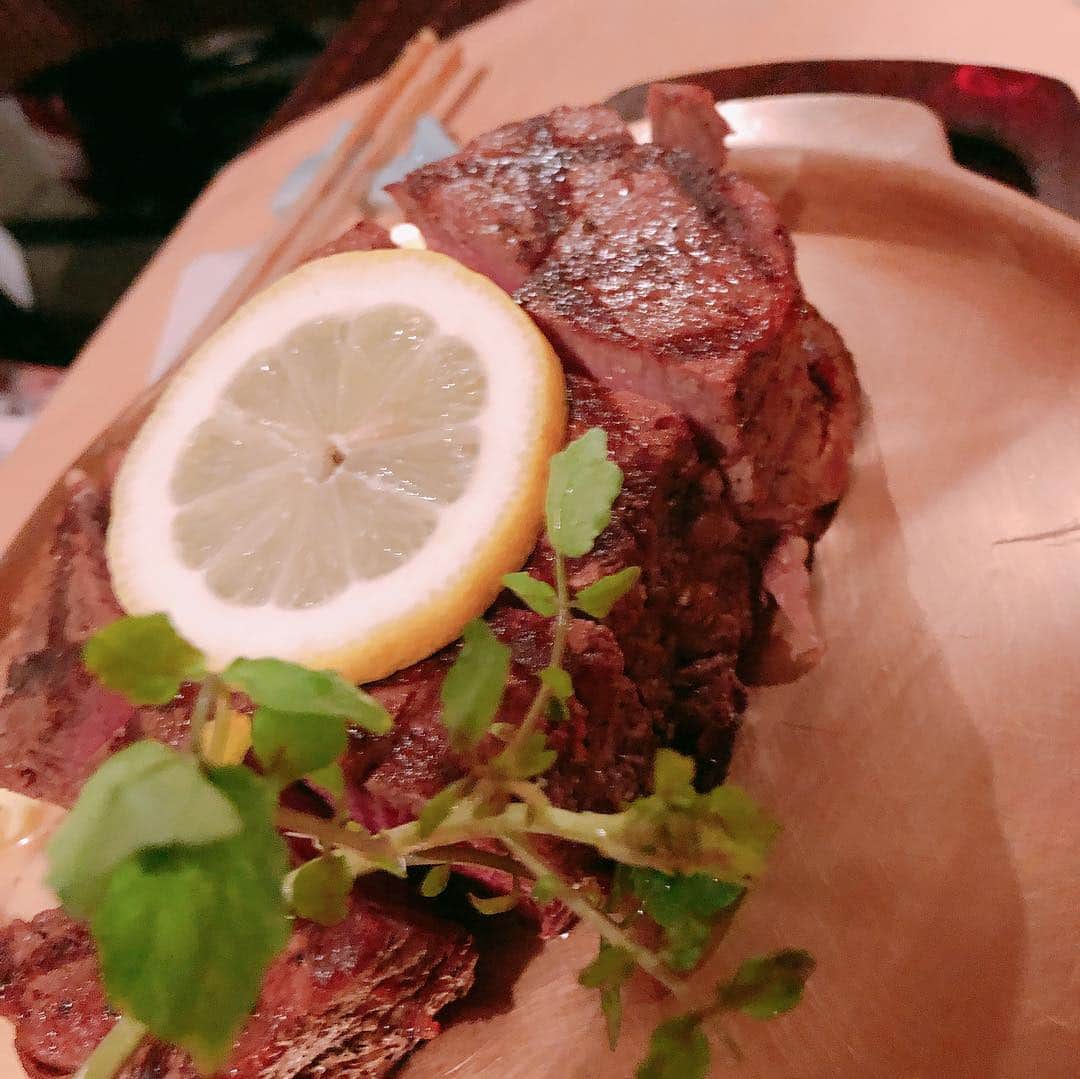 井上公造さんのインスタグラム写真 - (井上公造Instagram)「たぶん5年ぶりくらいです。名古屋でステーキといえば、この店に決めています。だけど、何故か、いつもハンバーグやたたきも食べてしまいます。とろけます😆  #ステーキ  #名古屋  #キッチンリボン  #美味しすぎる  #foodstagram  #delicious」4月30日 15時30分 - inouekozo39