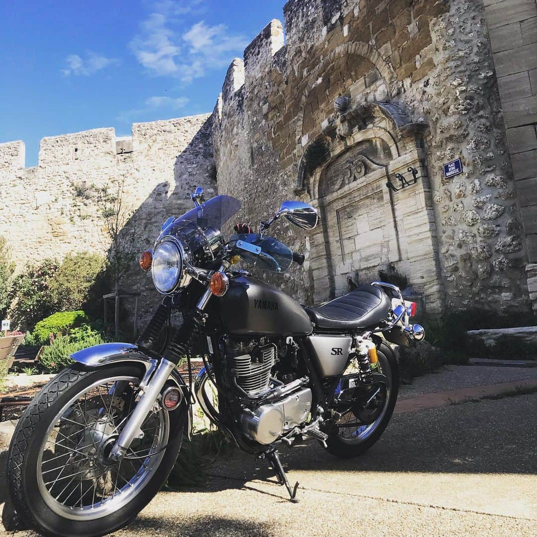 小林十市さんのインスタグラム写真 - (小林十市Instagram)「#納車して4年 #çafait4ans #aujourdhui #sr400 #yamahafrance #南仏ライダー」4月30日 15時41分 - monsieur_11